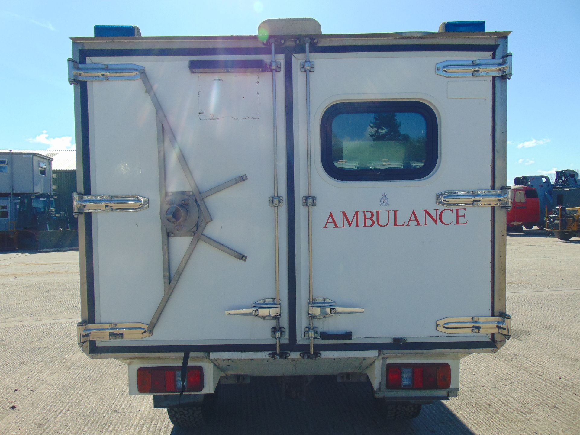 Military Specification Pinzgauer 718 6x6 Ambulance - Bild 7 aus 18