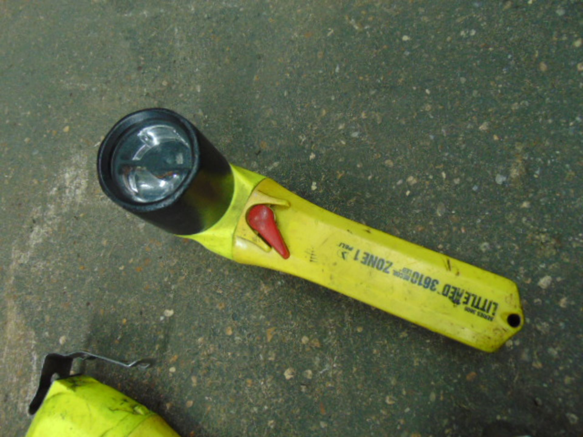 5 x Pelican Little Ed 3610 Right Angle Safety Torches - Image 3 of 5