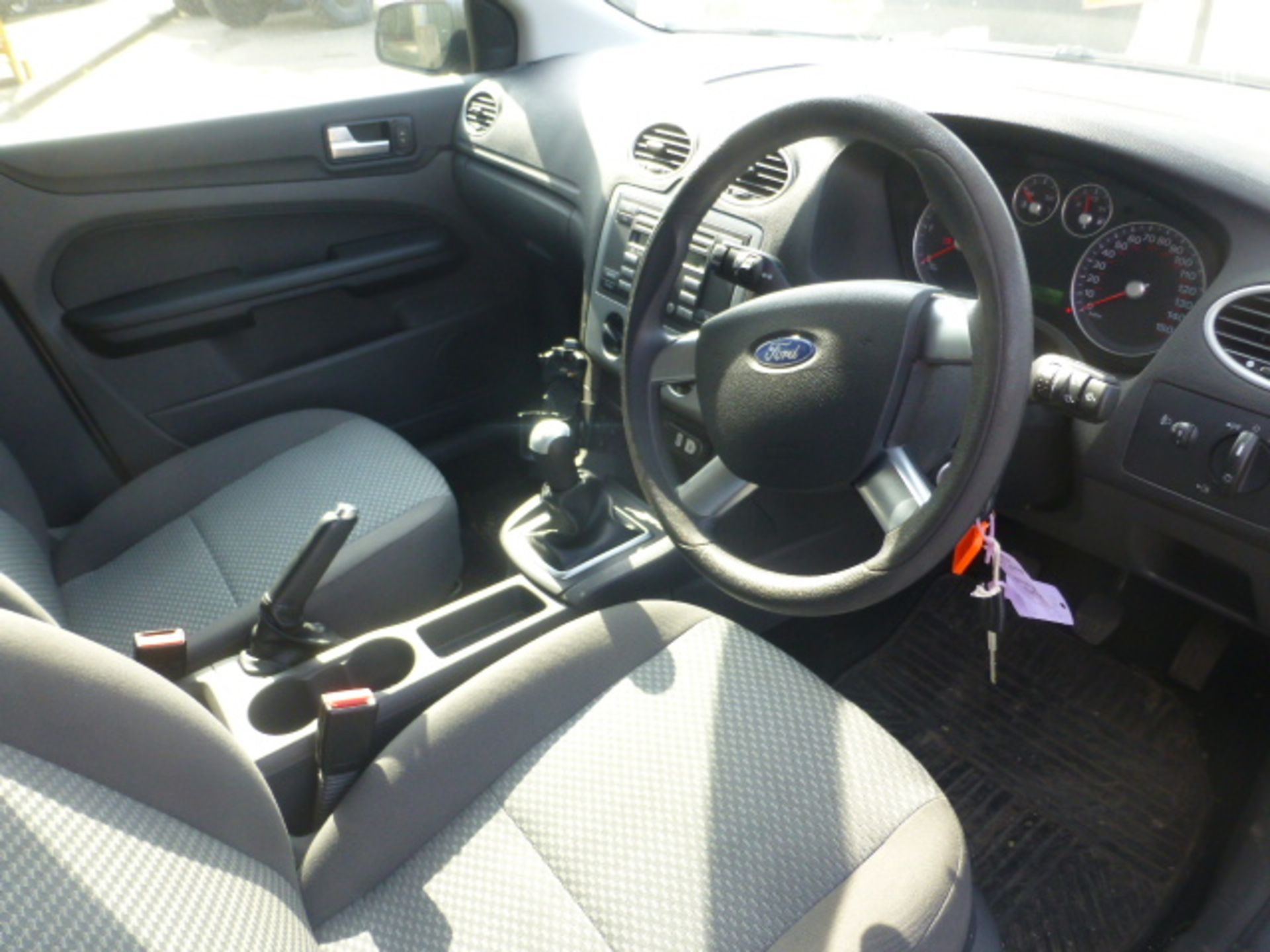 Ford Focus 1.8TDCi Estate - Image 10 of 14