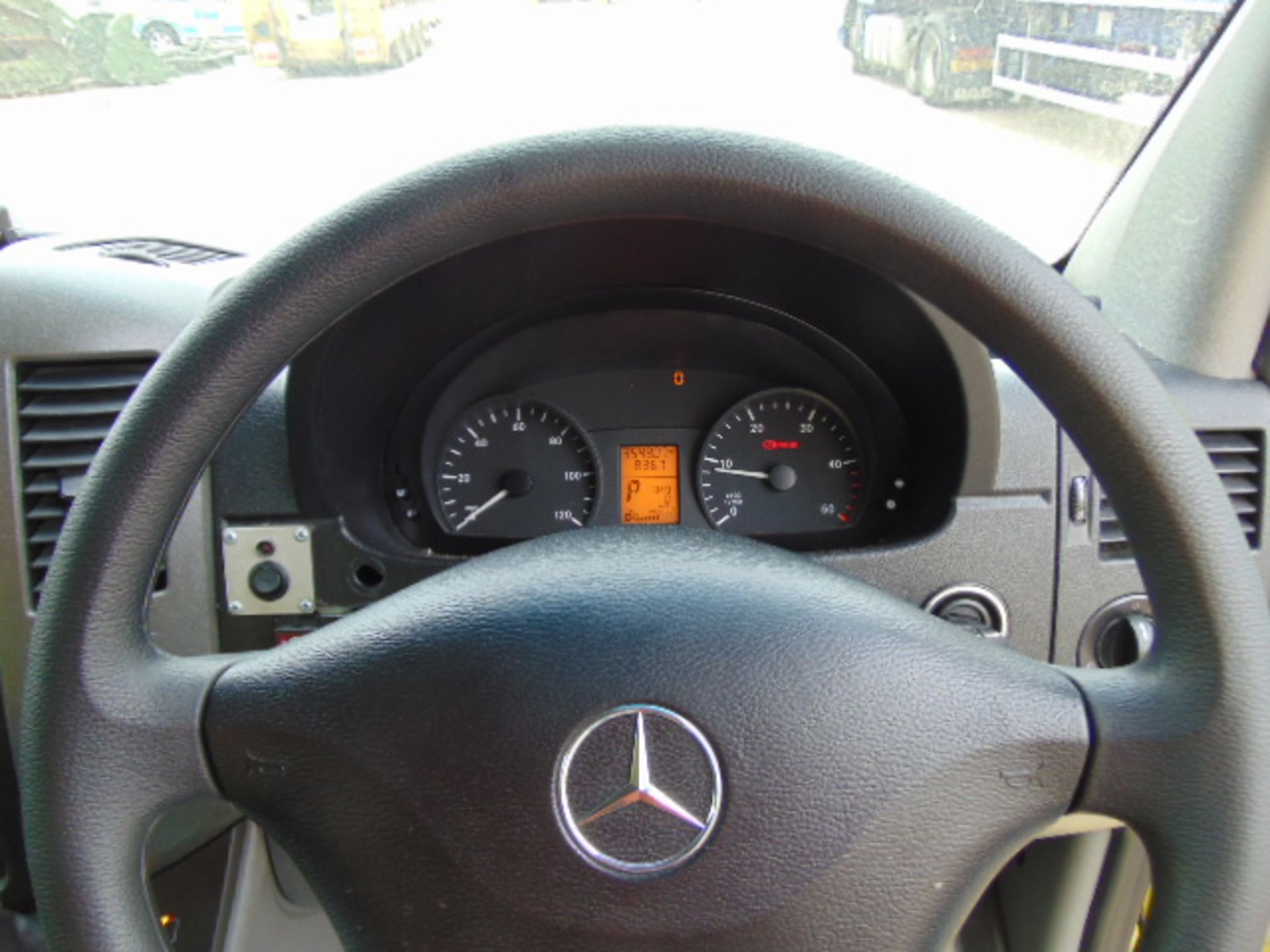 RHD Mercedes Sprinter 515 CDI Turbo Diesel Ambulance - Image 11 of 21