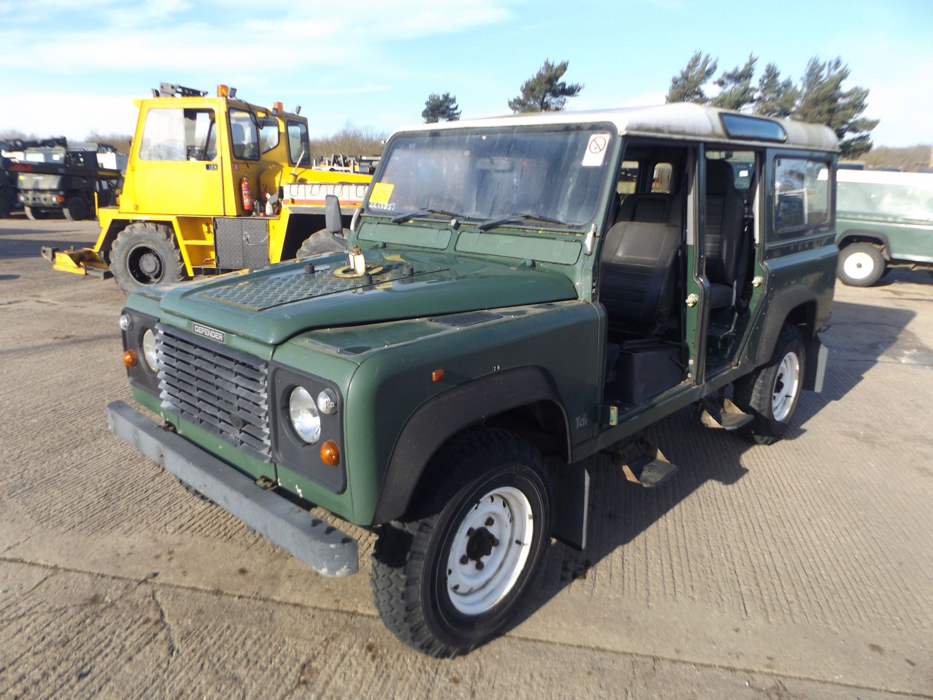 Land Rover Defender 110 300TDi Station Wagon suitable for spares or repairs - Image 3 of 20