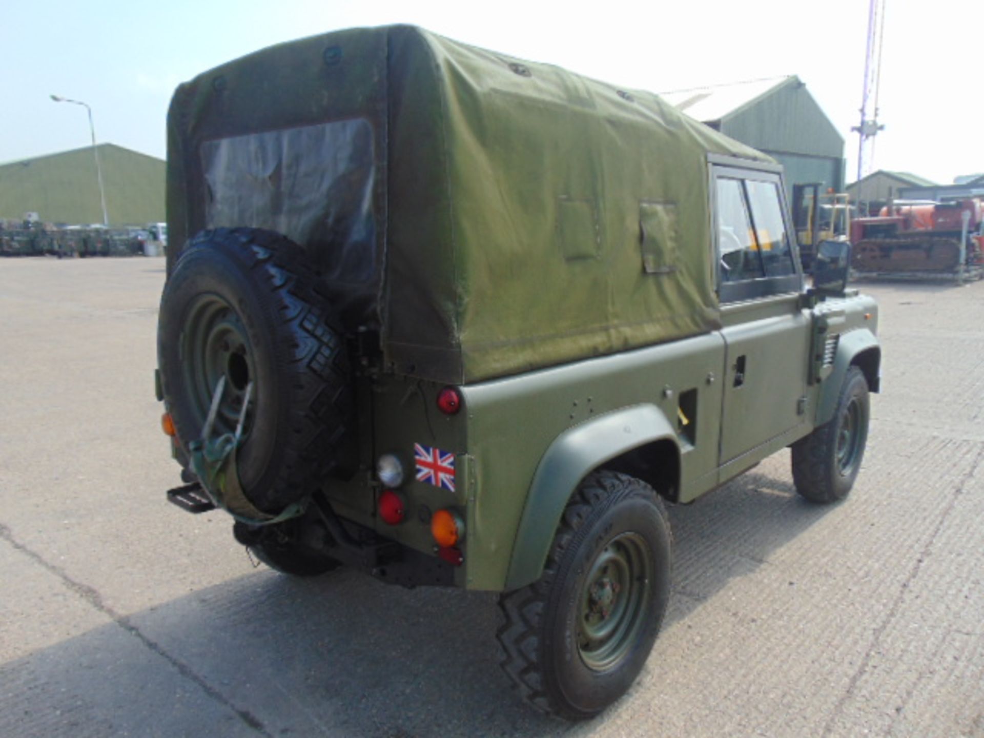 Military Specification Land Rover Wolf 90 Soft Top - Bild 7 aus 26