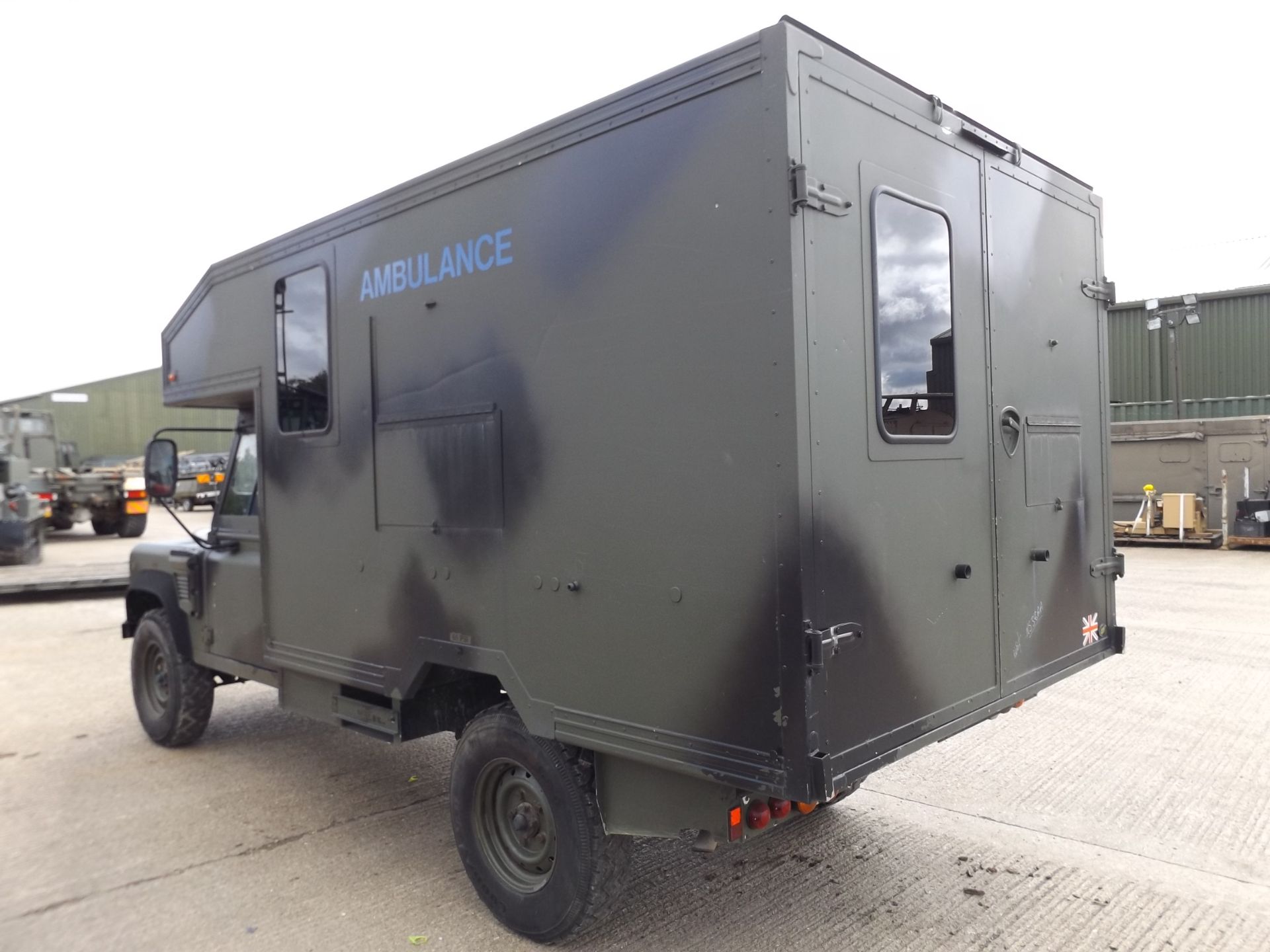 Military Specification Land Rover Wolf 130 ambulance - Bild 6 aus 18