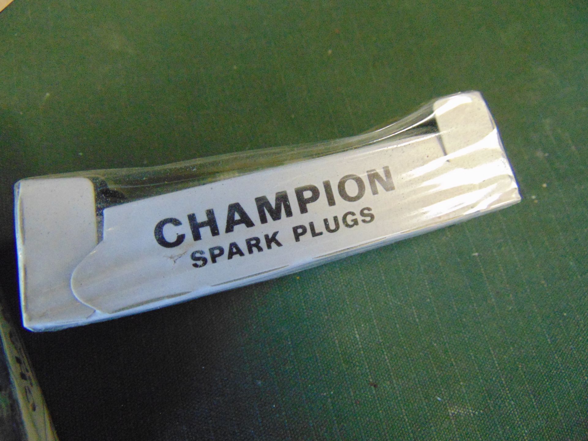 Qty 4 x Champion RSN-13P Platinum Tip Spark Plugs Suitable for all Rolls- Royce B-Series Engines - Image 2 of 3