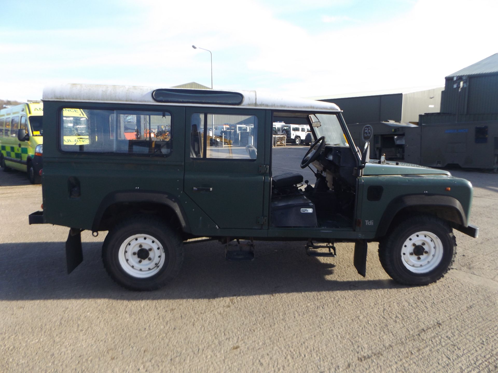 Land Rover Defender 110 300TDi Station Wagon suitable for spares or repairs - Image 8 of 20