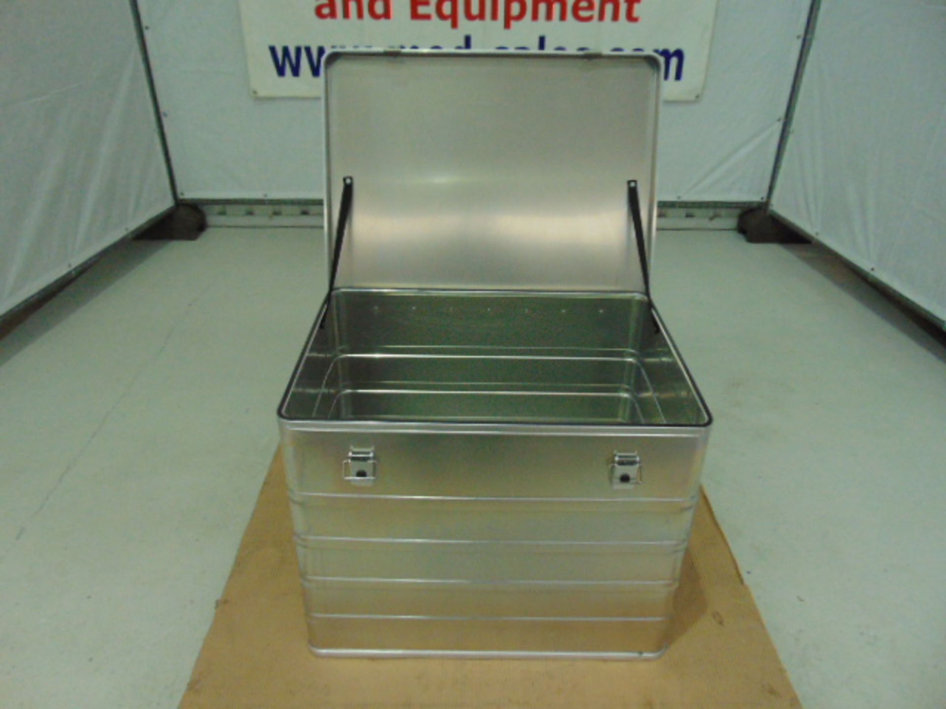 Unissued Heavy Duty Aluminium Stacking Case - Image 2 of 8