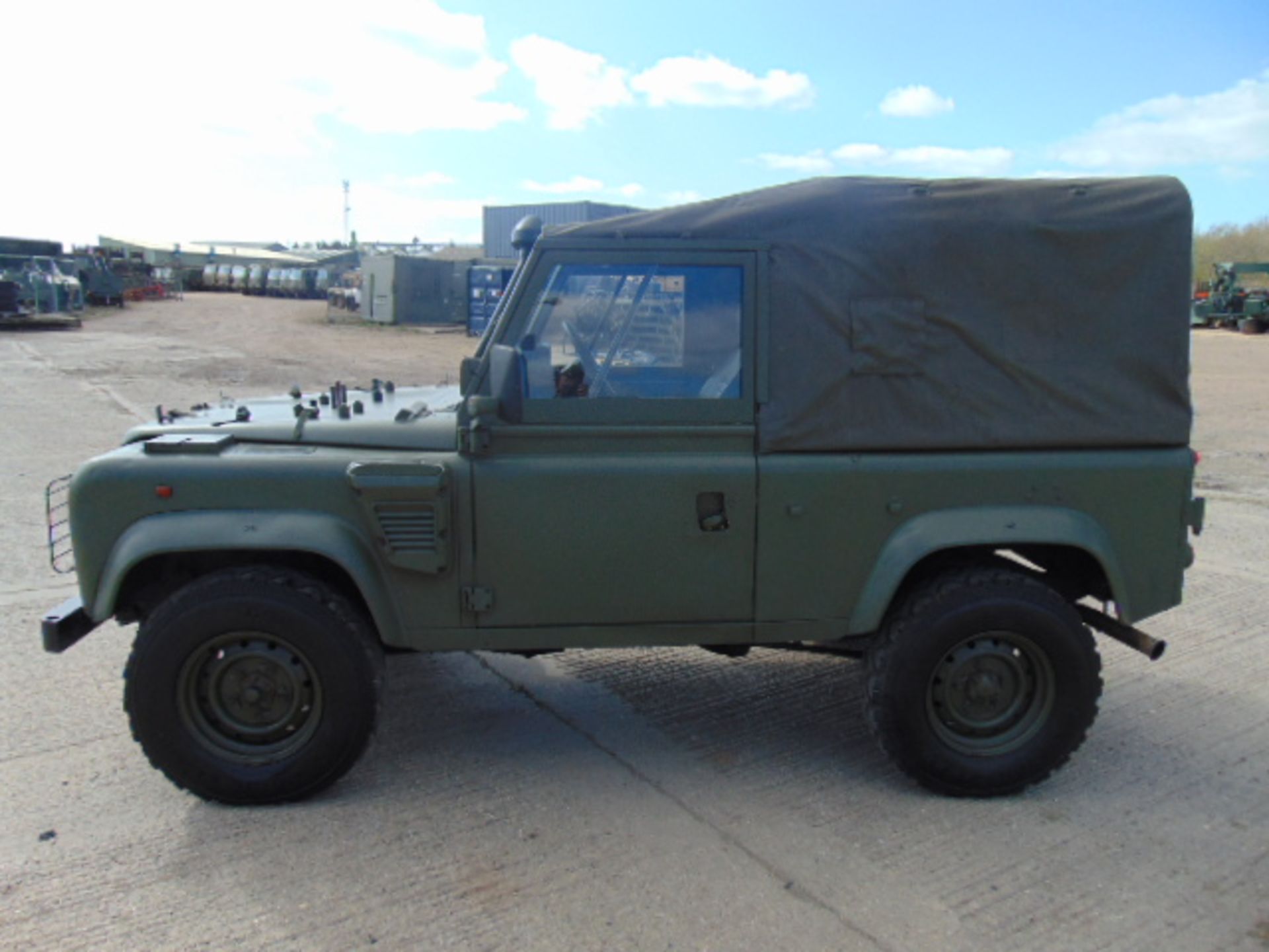 Land Rover Wolf 90 Soft Top - Image 4 of 23
