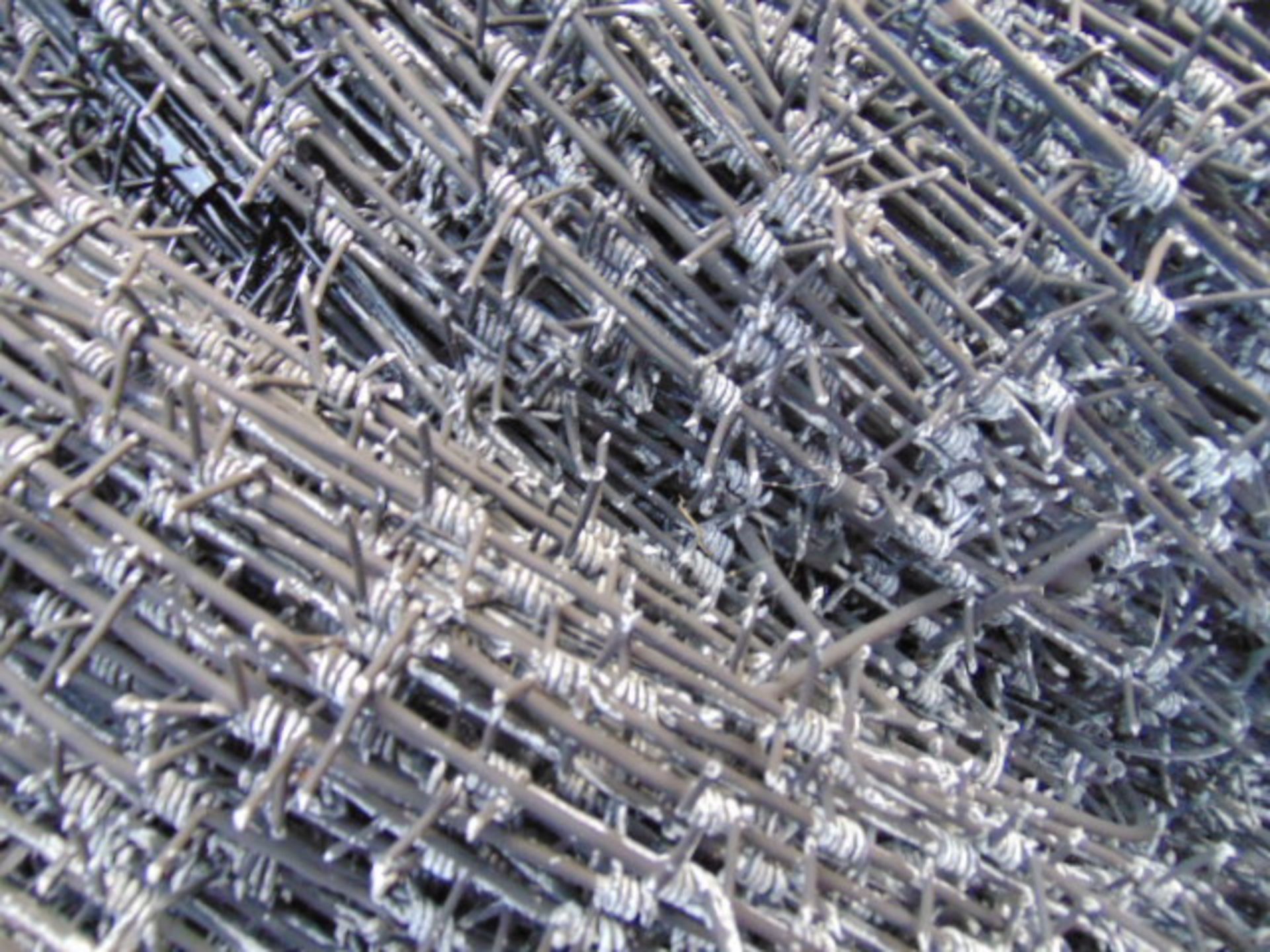 Unissued Pallet of Barbed Wire - Bild 3 aus 3