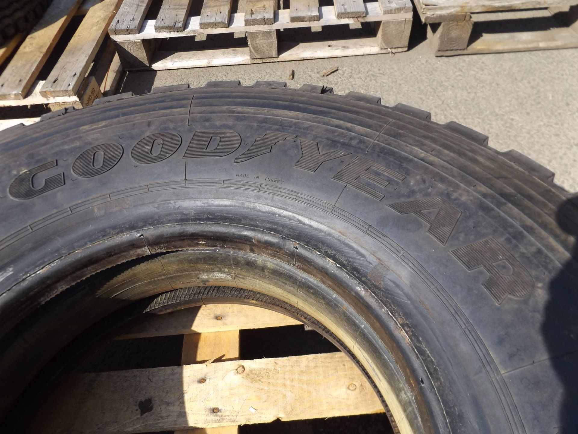 1 x Goodyear G388 12.00 R20 Tyre - Image 2 of 6