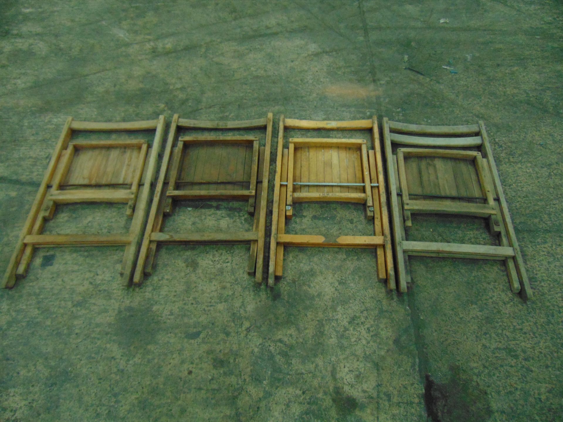 4 x Folding Beech Chairs - Image 3 of 4