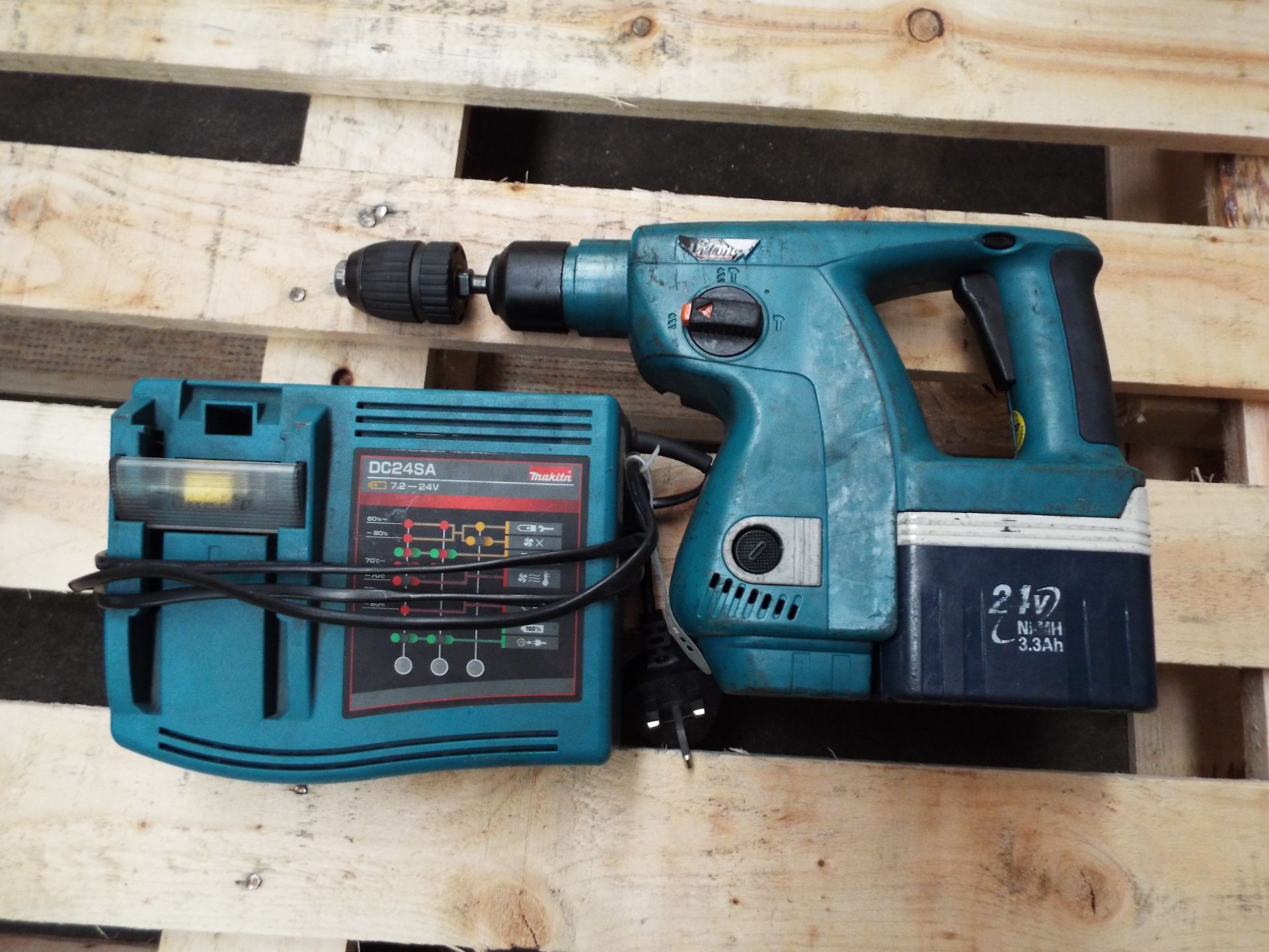 Makita BHR200 Hammer Drill with Battery and Charger