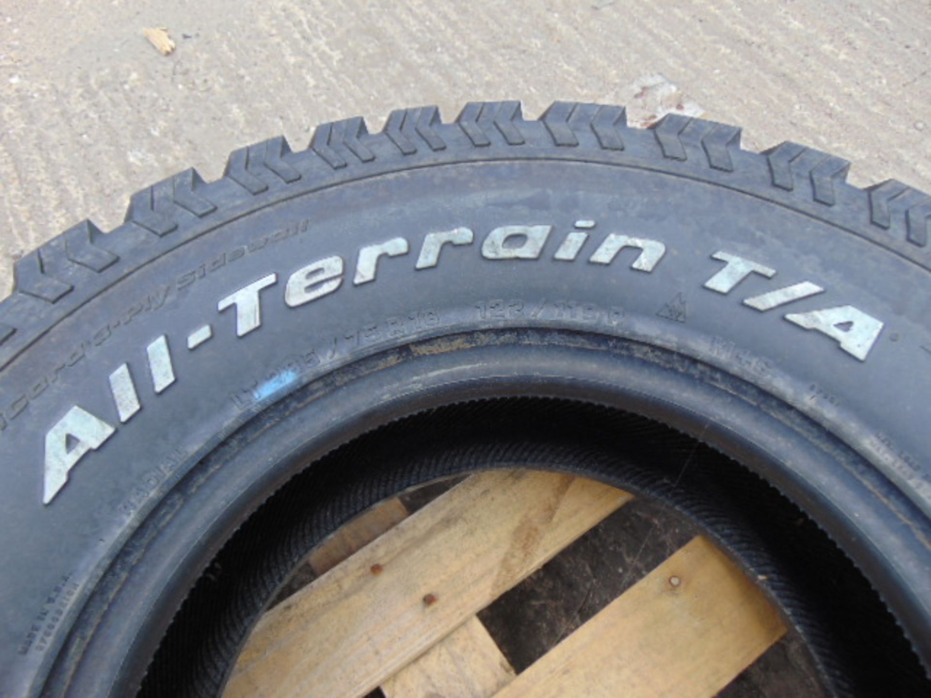 1 x BF Goodrich All Terrain TA LT 285/75 R16 Tyre - Image 5 of 6