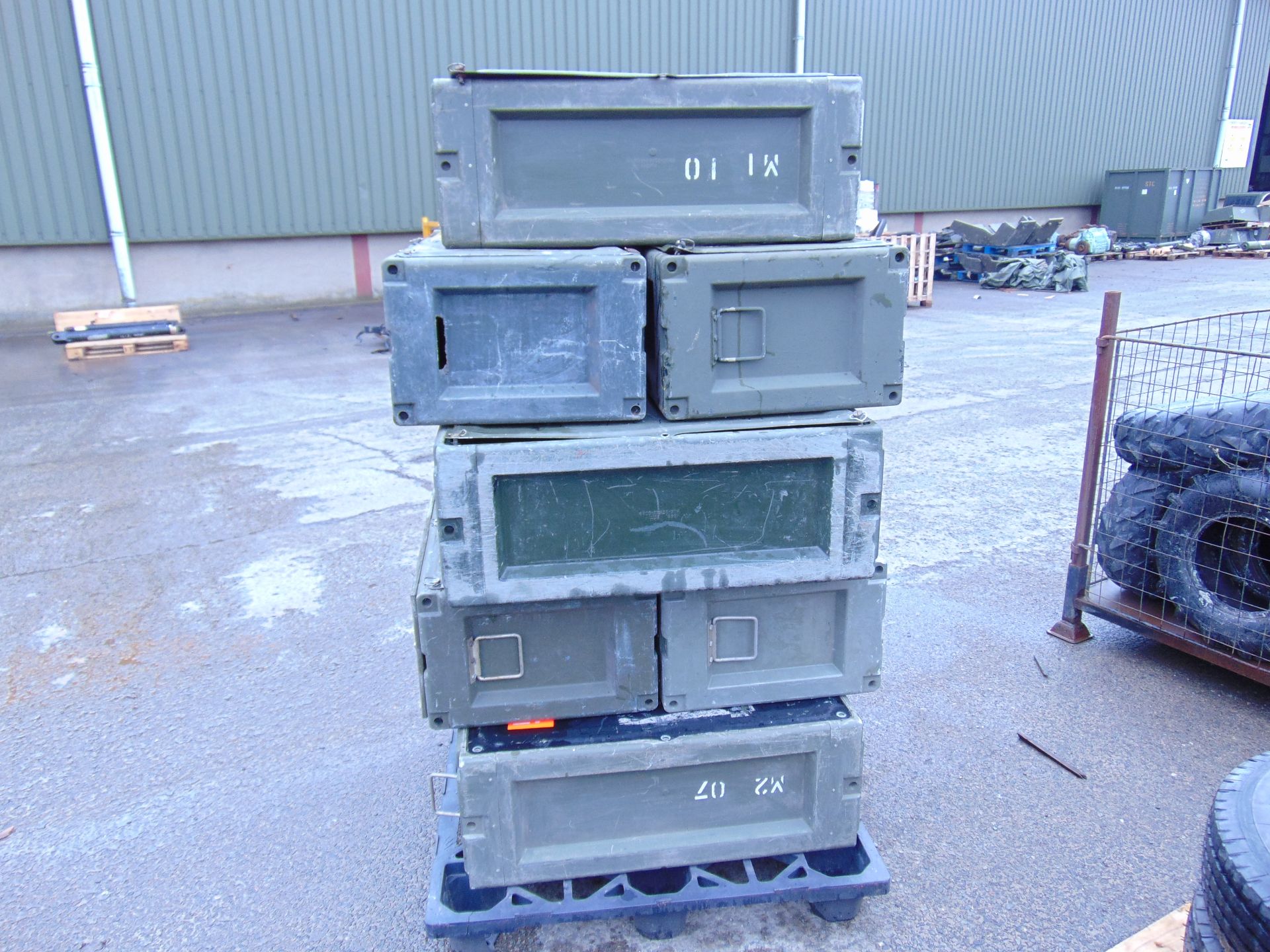 9 x Heavy Duty Interconnecting Storage Boxes With Lids - Image 3 of 9