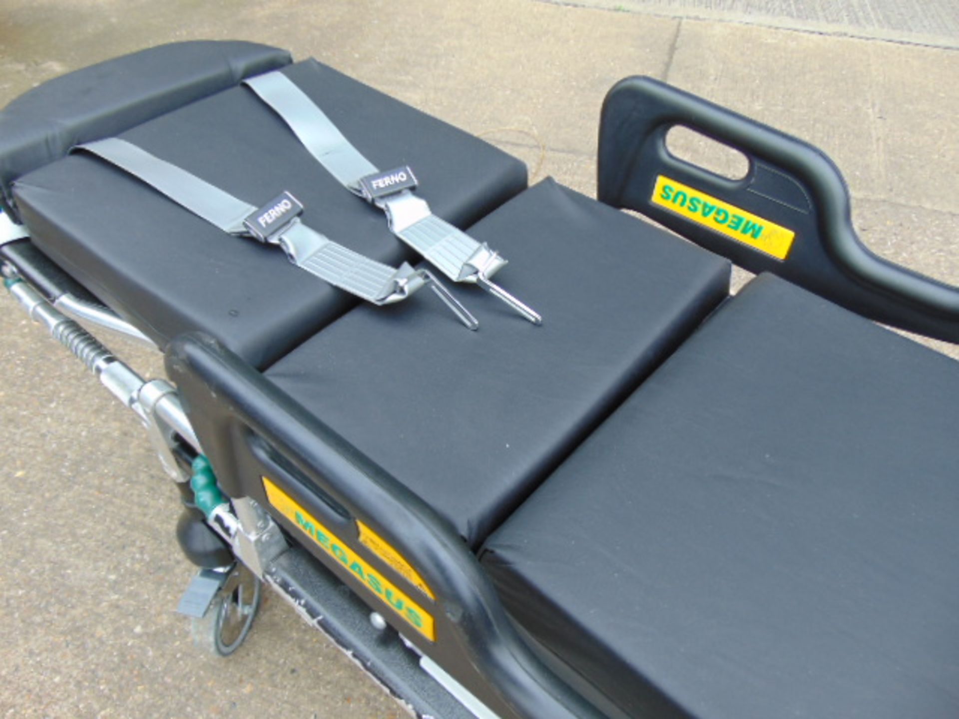 2006 Ferno Megasus Bariatric Ambulance Stretcher - Image 5 of 11