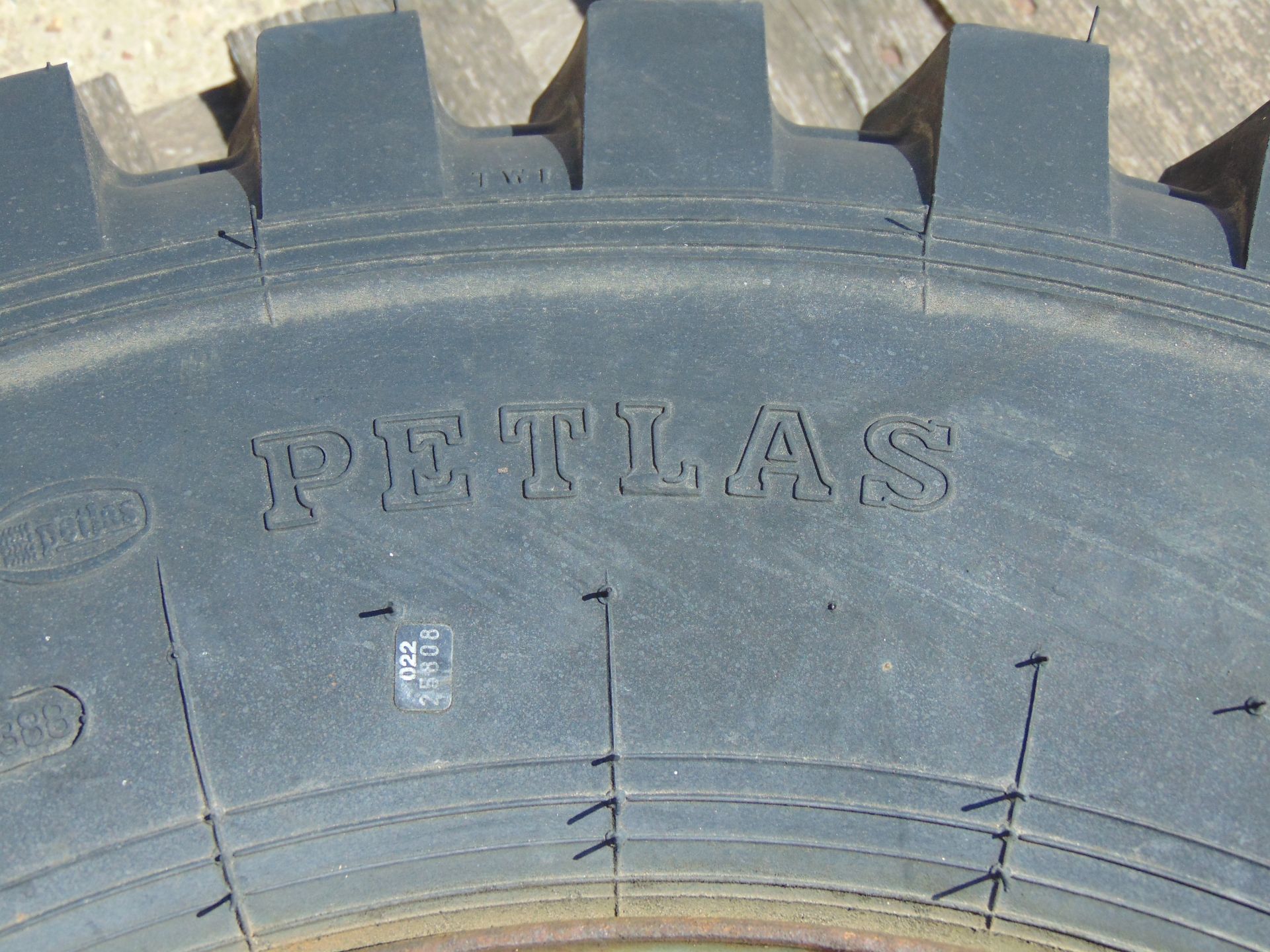 1 x Petlas 9.00 x 16 Tyre complete with 5 stud rim - Image 4 of 6