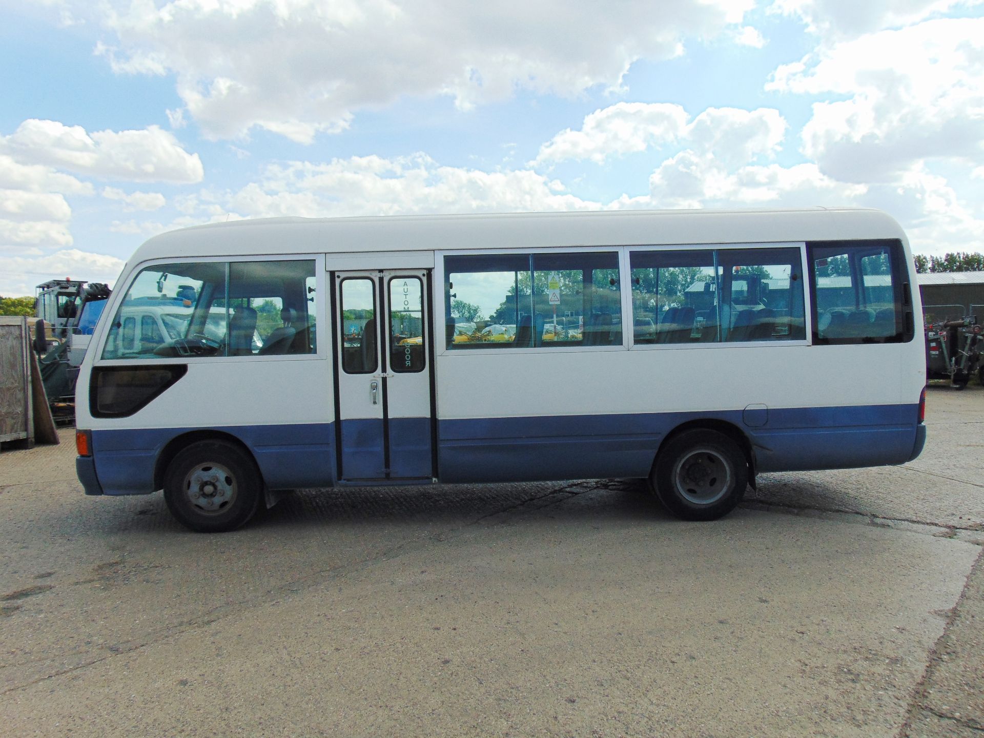 Toyota Coaster 21 seat Bus/Coach - Bild 6 aus 21