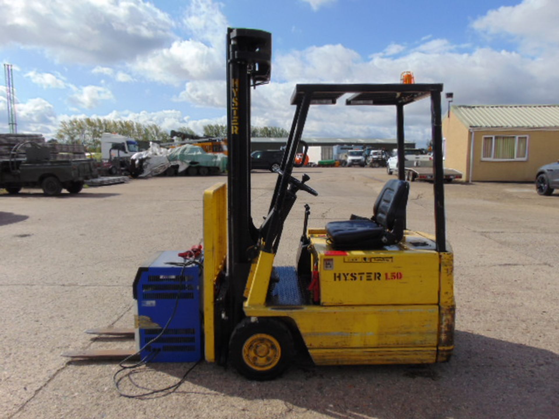 Hyster A1.50XL Electric Forklift with sideshift - Image 5 of 15