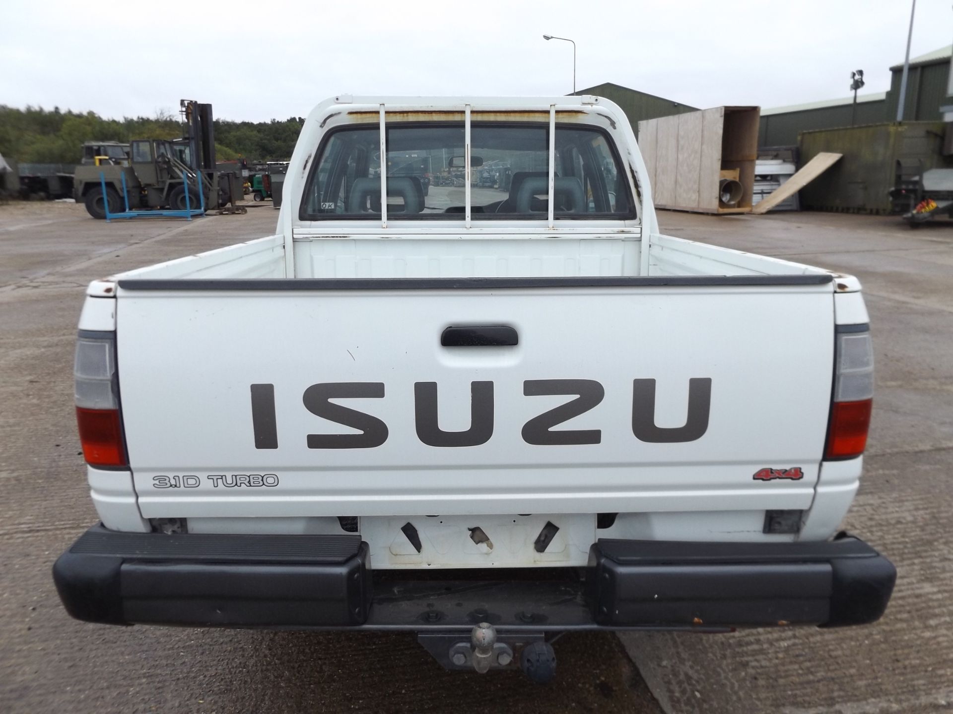 Isuzu Trooper Double Cab pickup 3.1 Turbo Diesel 4 x 4 - Image 7 of 15