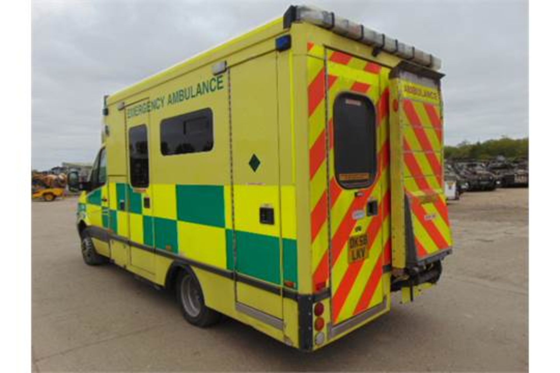 Mercedes Sprinter 515 CDI Turbo diesel ambulance - Image 8 of 19