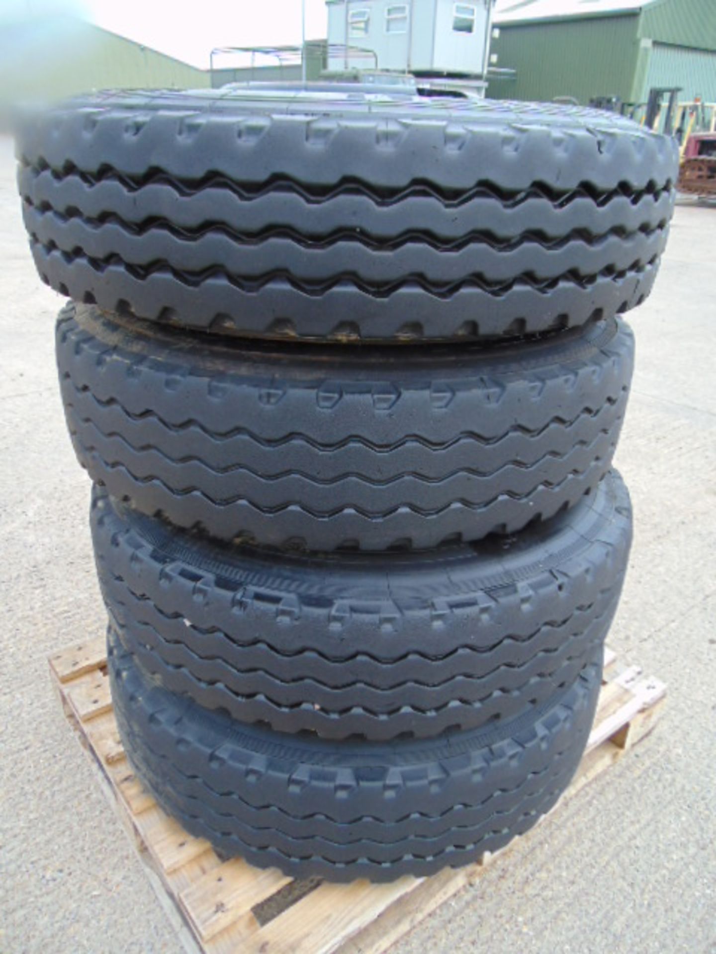 4 x Continental HSC 12.00 R20 Construction Tyres complete with 10 Stud Rims - Image 9 of 10