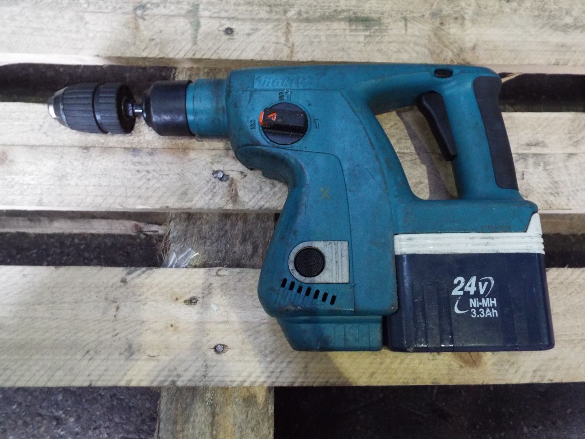 Makita BHR200 Hammer Drill with Battery and Charger - Bild 2 aus 7