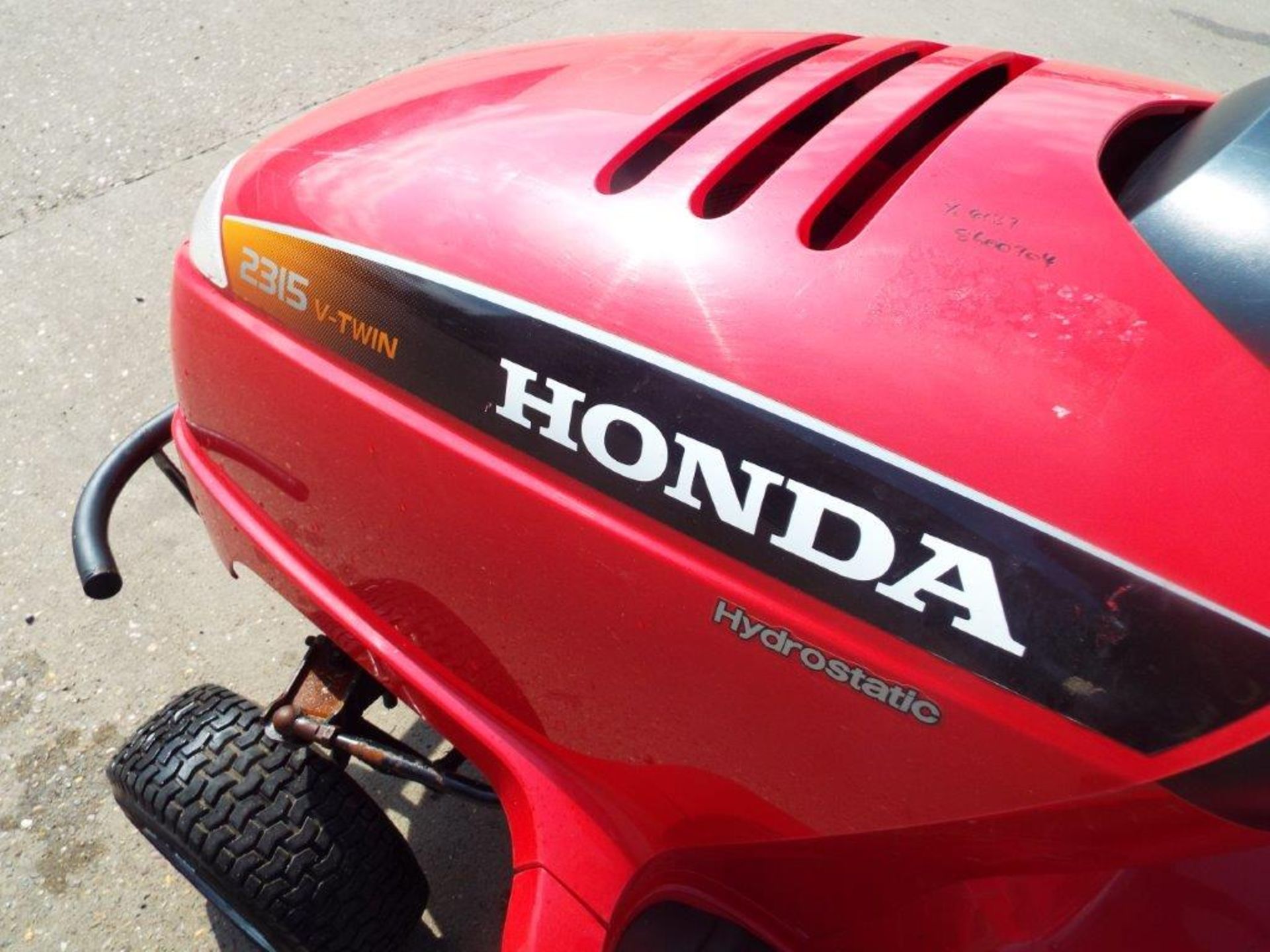 Honda HF2315 HME Ride On Mower with Grass Collector - Image 17 of 18