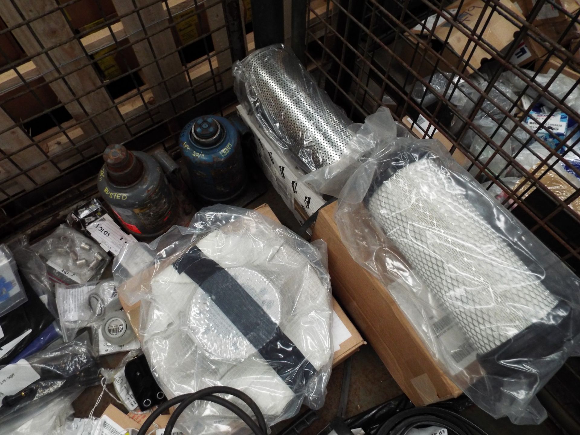 Mixed Stillage of Truck Parts inc Valves, Prop Shaft, Belts, Jacks, Airline etc - Bild 5 aus 10