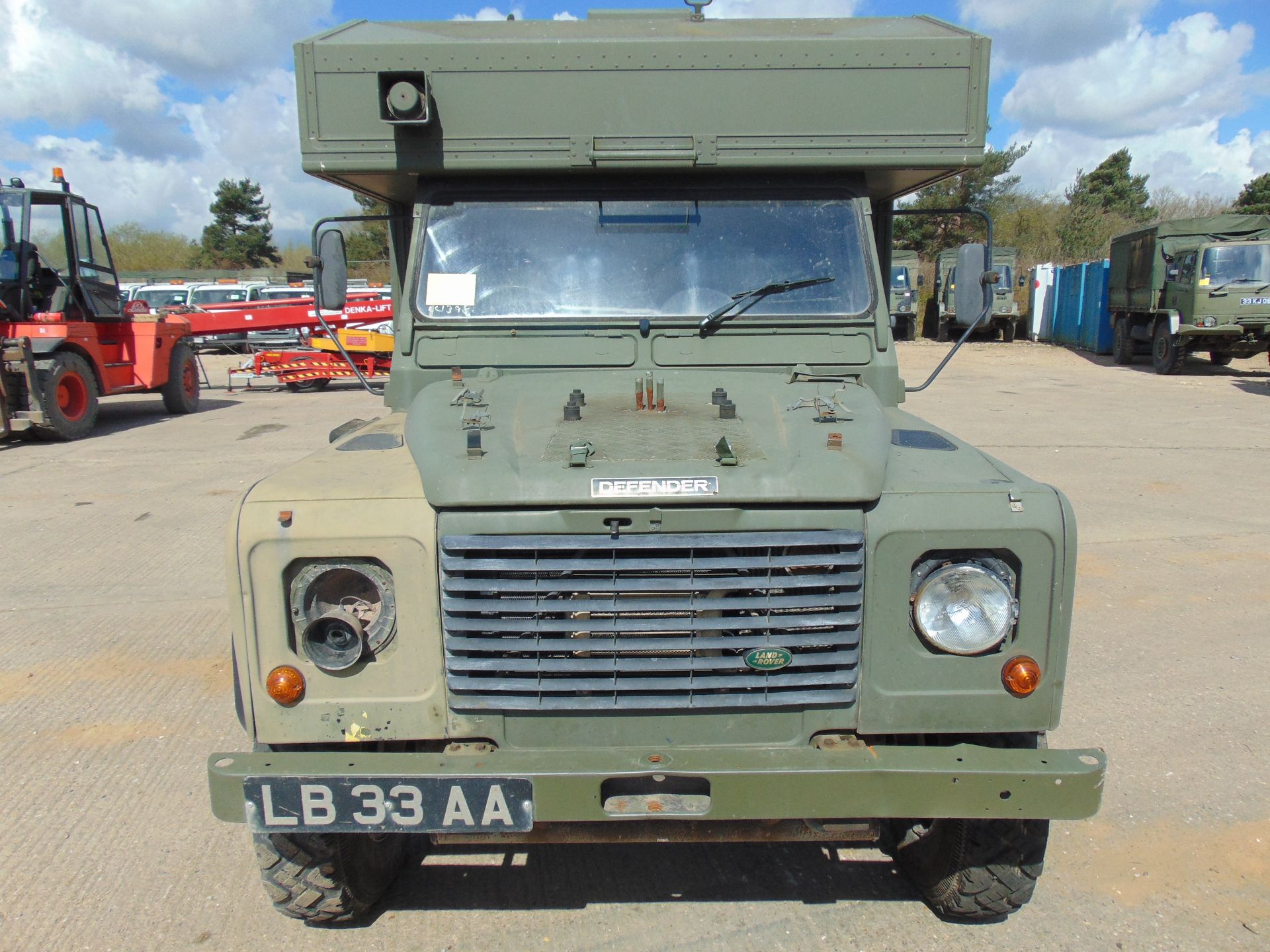 Military Specification Land Rover Wolf 130 ambulance - Bild 2 aus 20
