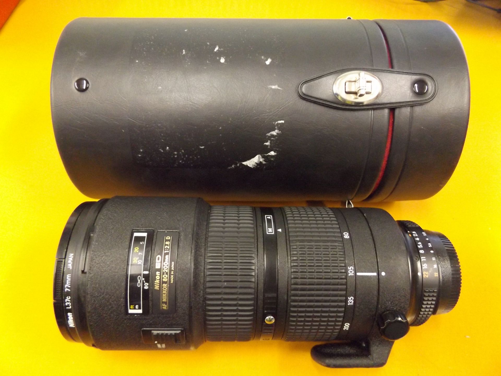 Nikon ED AF Nikkor 80-200mm 1:2.8 D Lense with Leather Case