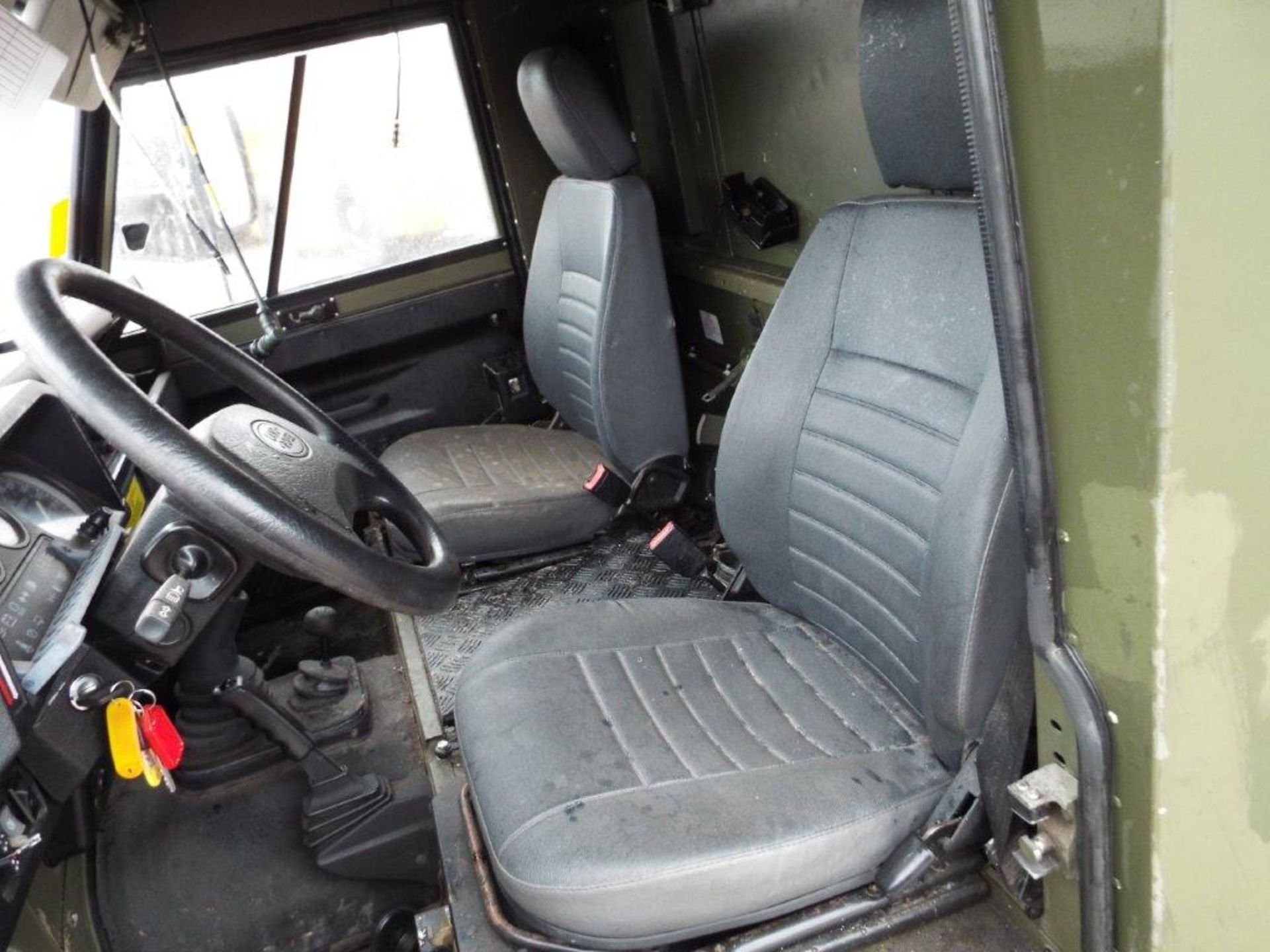 Military Specification LHD Land Rover Wolf 130 Ambulance - Bild 11 aus 23