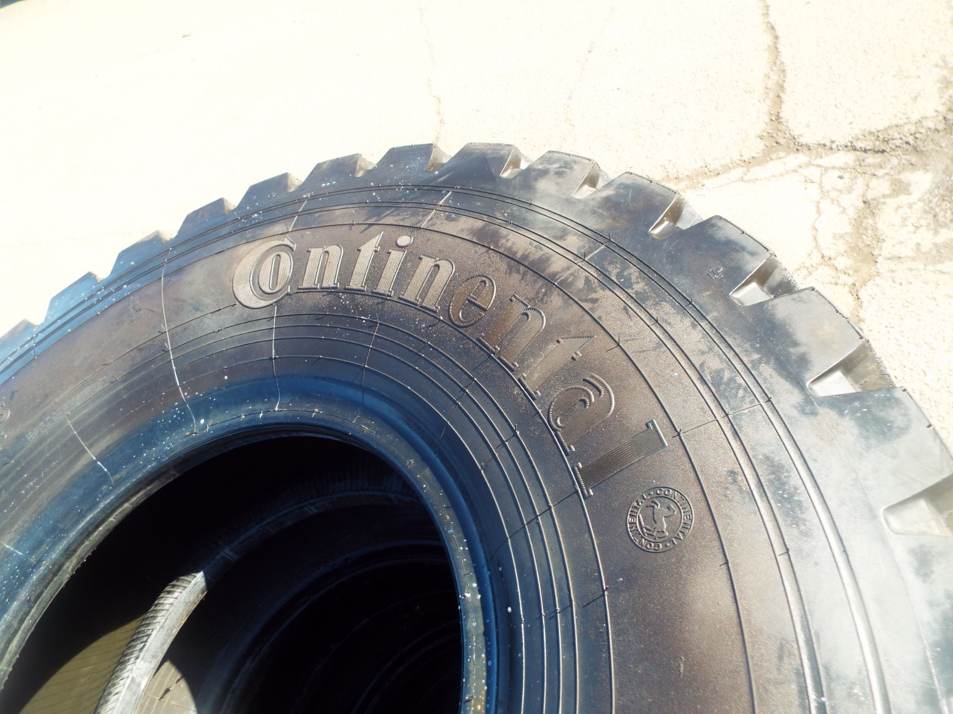 4 x Continental 14.00 R20 Tyres - Image 3 of 8