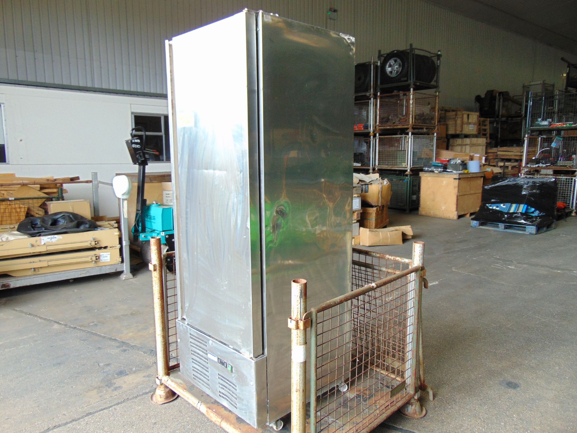 Polar G590 440 Ltr Single Door Upright Industrial Food Chiller - Image 2 of 12