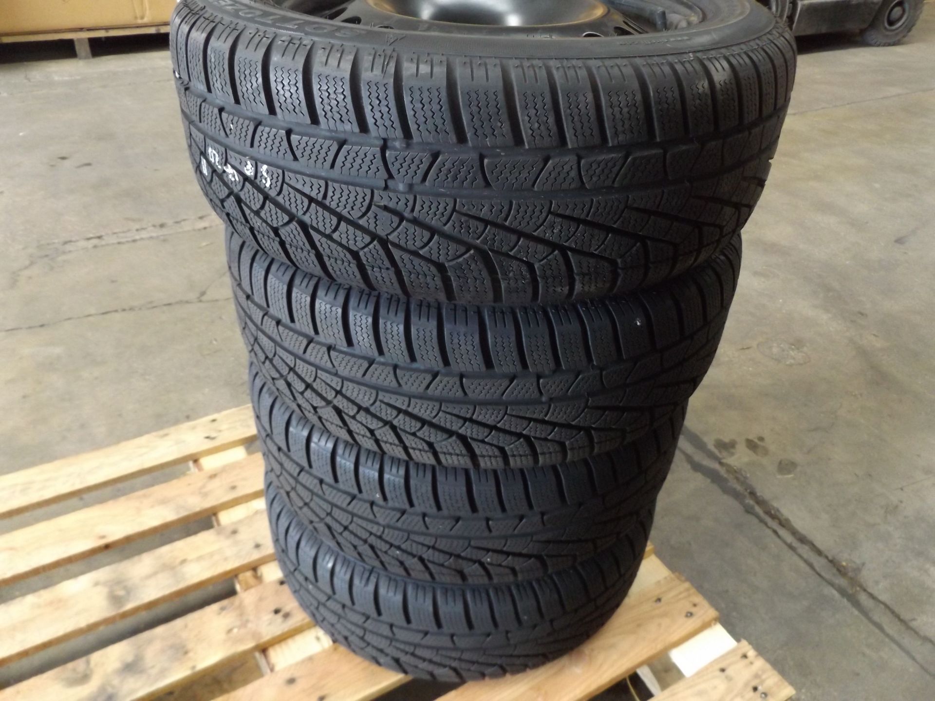 4 x Pirelli Sottozero 205/55R 16 Winter Tyres complete with 5 Stud Rims - Image 6 of 7