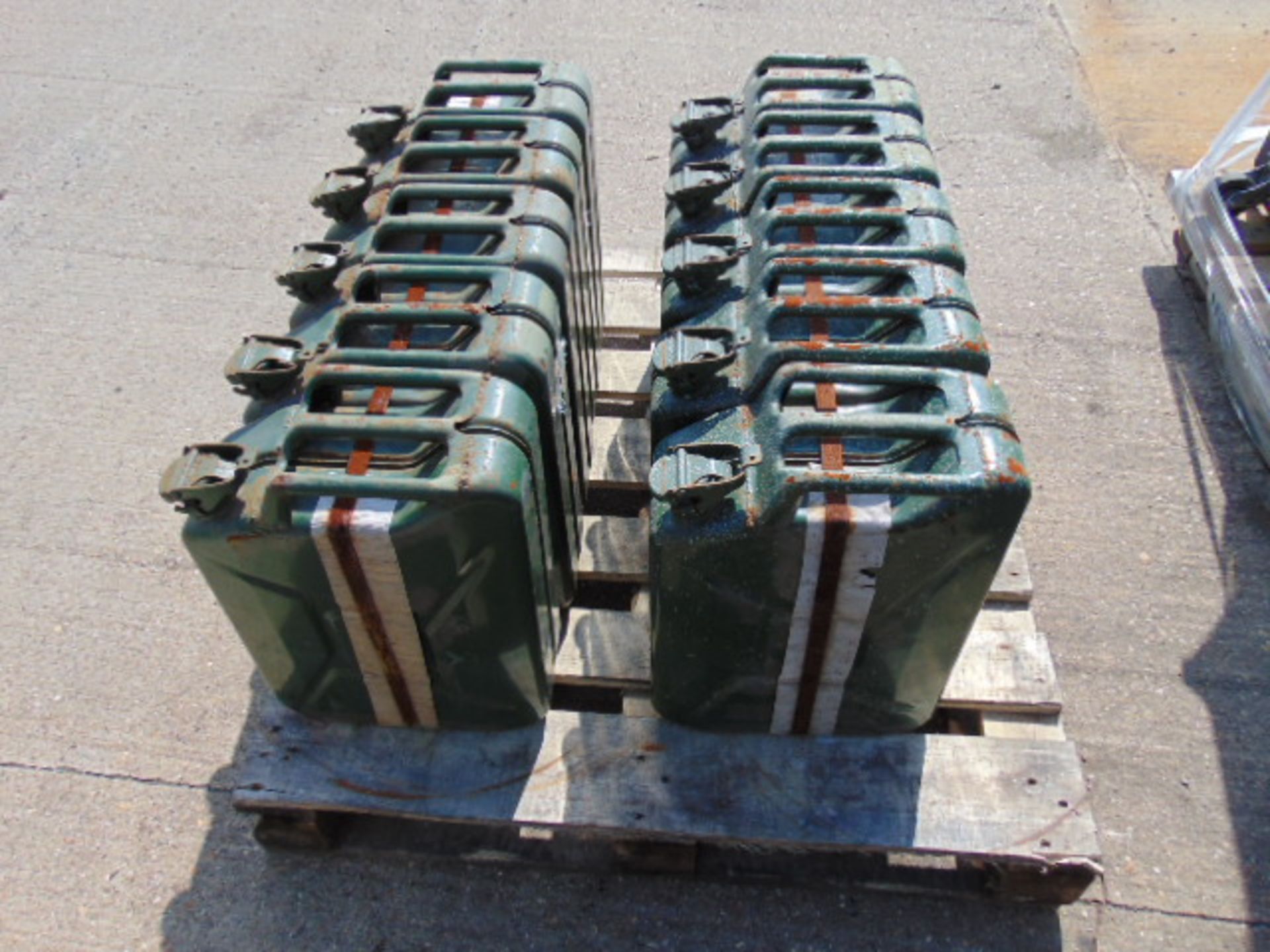 10 x Unissued NATO Issue 20L Jerry Cans - Image 3 of 4