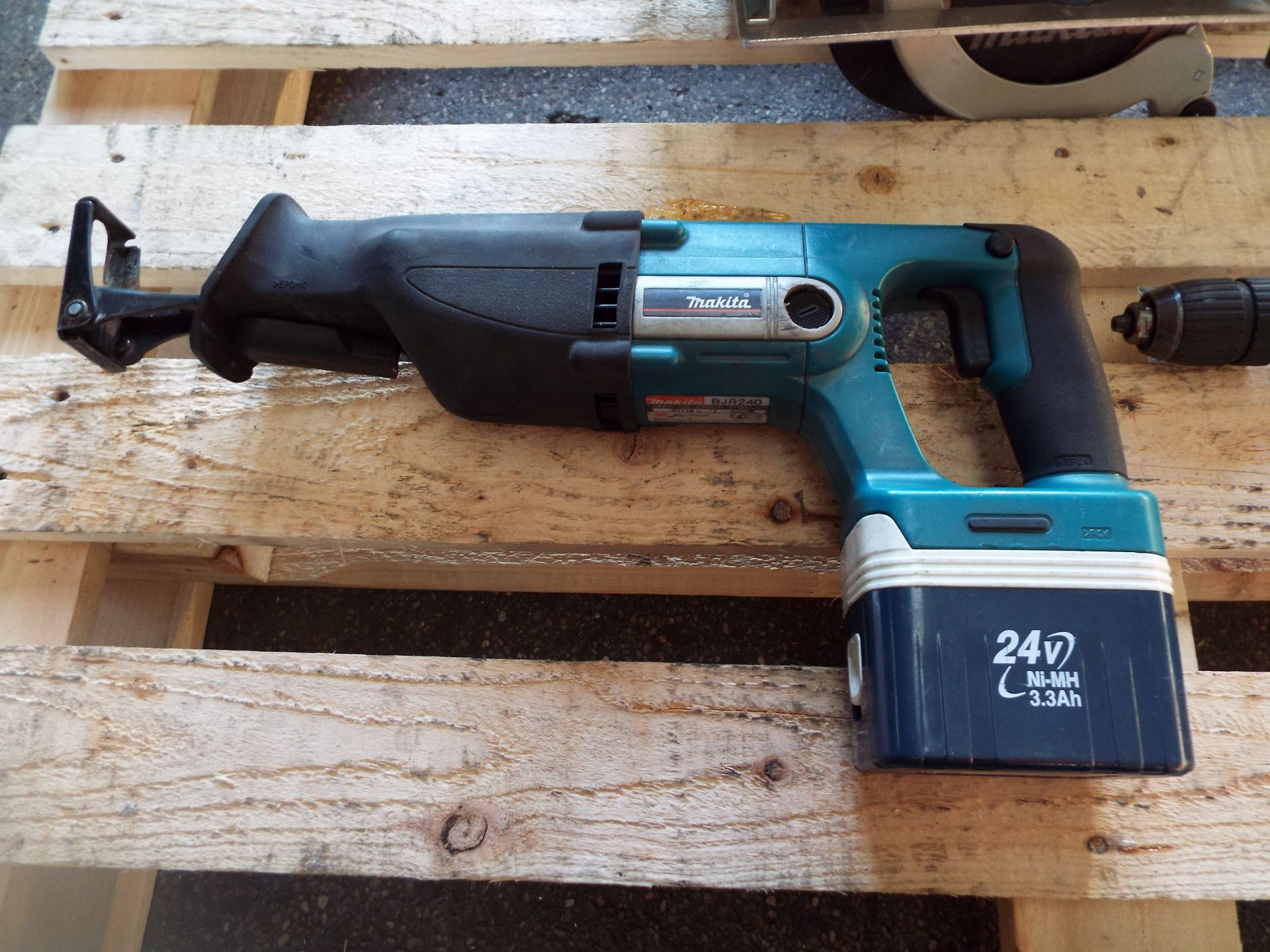 3 x Makita Power Tools with Batteries and Charger - Image 2 of 9