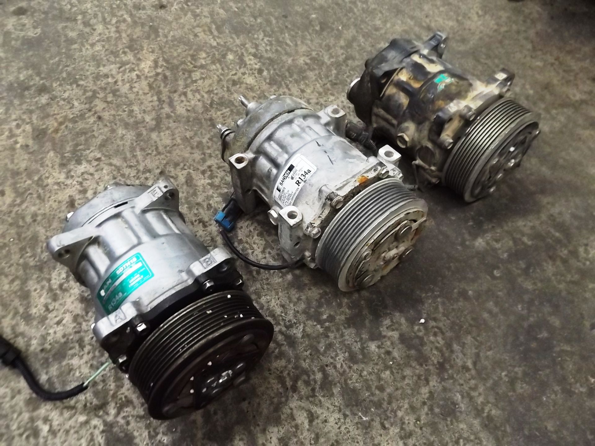 20 x Take off Sanden U4544 Compressors - Image 2 of 4