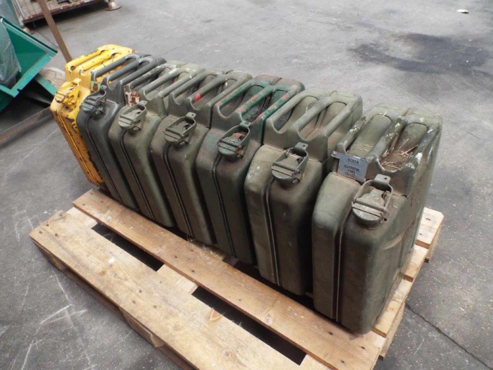 7 x 20L Jerry Cans