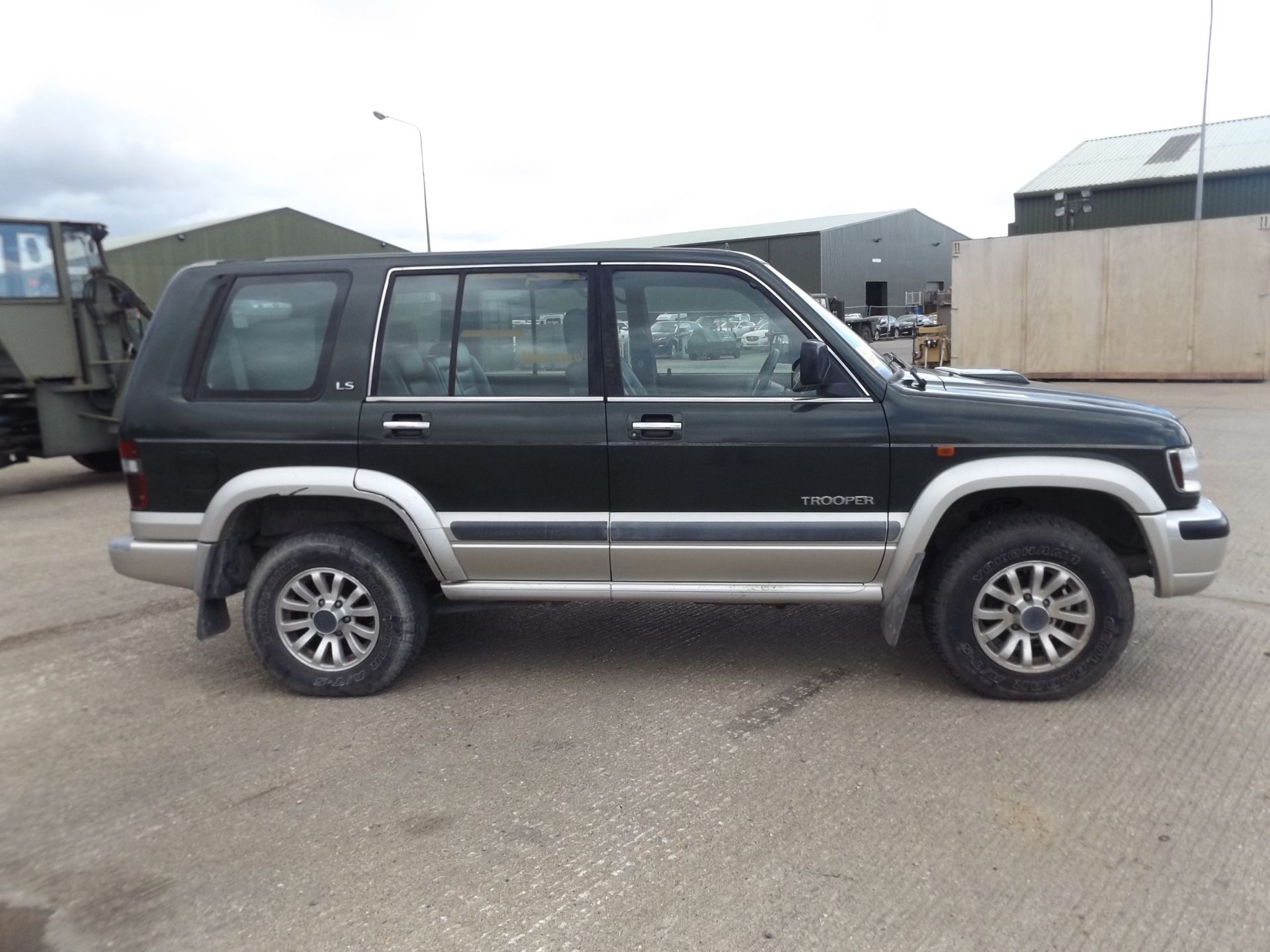 Isuzu Trooper LS 3.0 Turbo Diesel 4 x 4 - Bild 5 aus 17