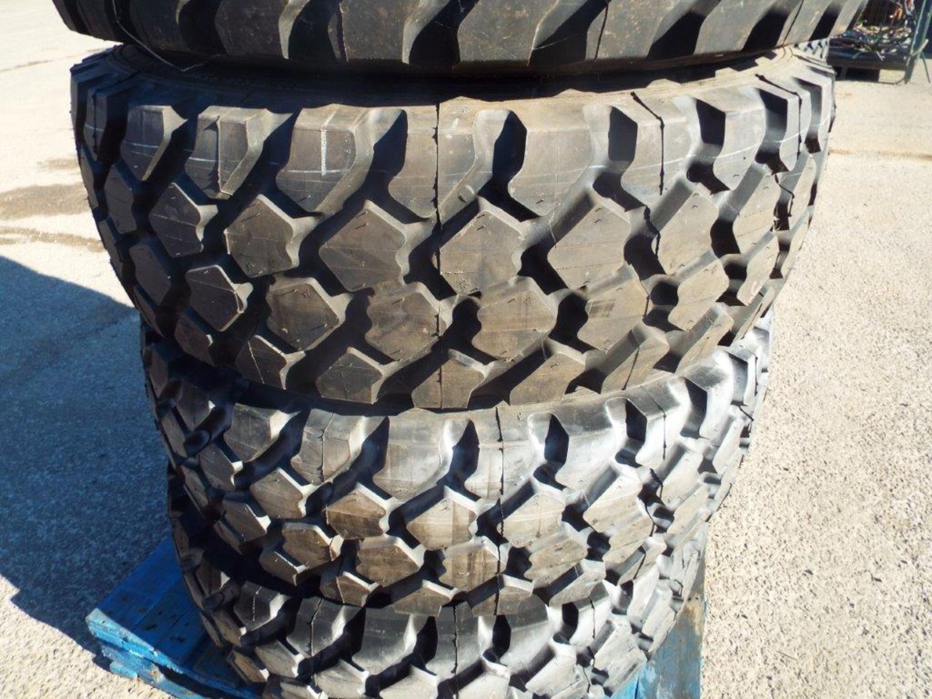 4 x Michelin XZL 365/85 R20 Tyres with Runflat Inserts and 10 Stud Rims - Image 4 of 9