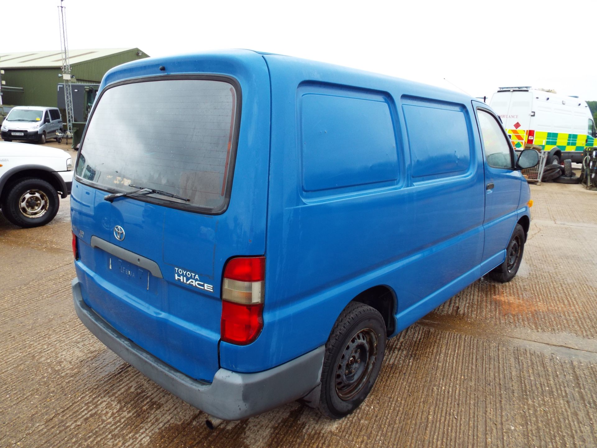 Toyota Hiace 2.4 D - Image 7 of 21
