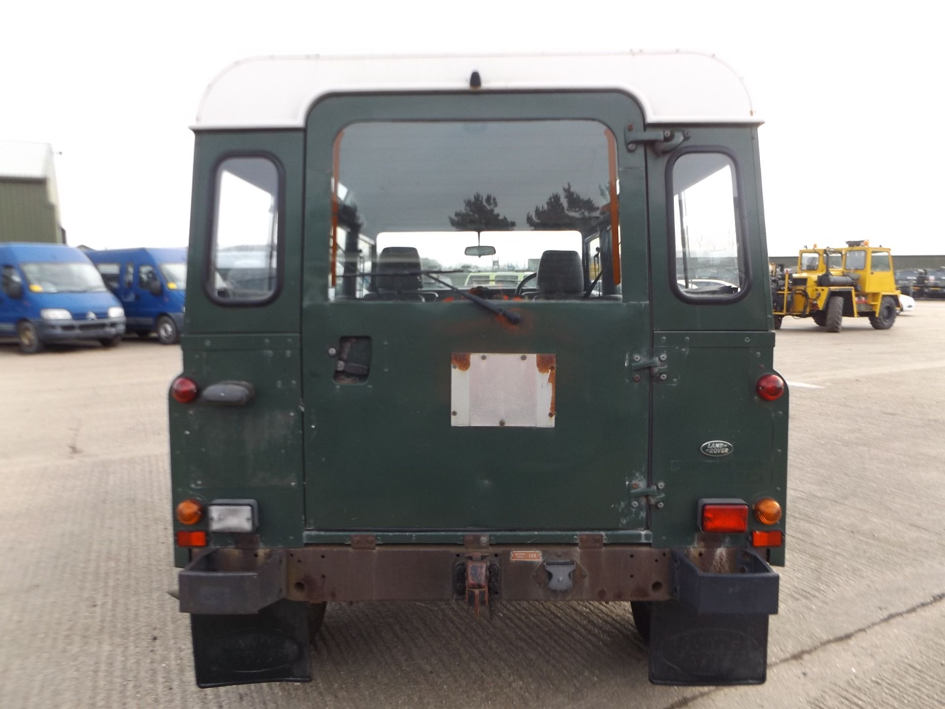 Land Rover Defender 110 300TDi Station Wagon - Image 7 of 18