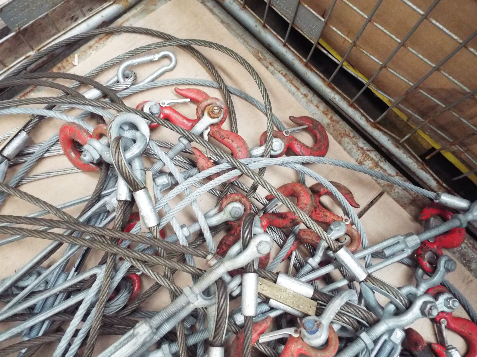 Stillage of Wire Rope and Tensioner Assys - Bild 2 aus 4