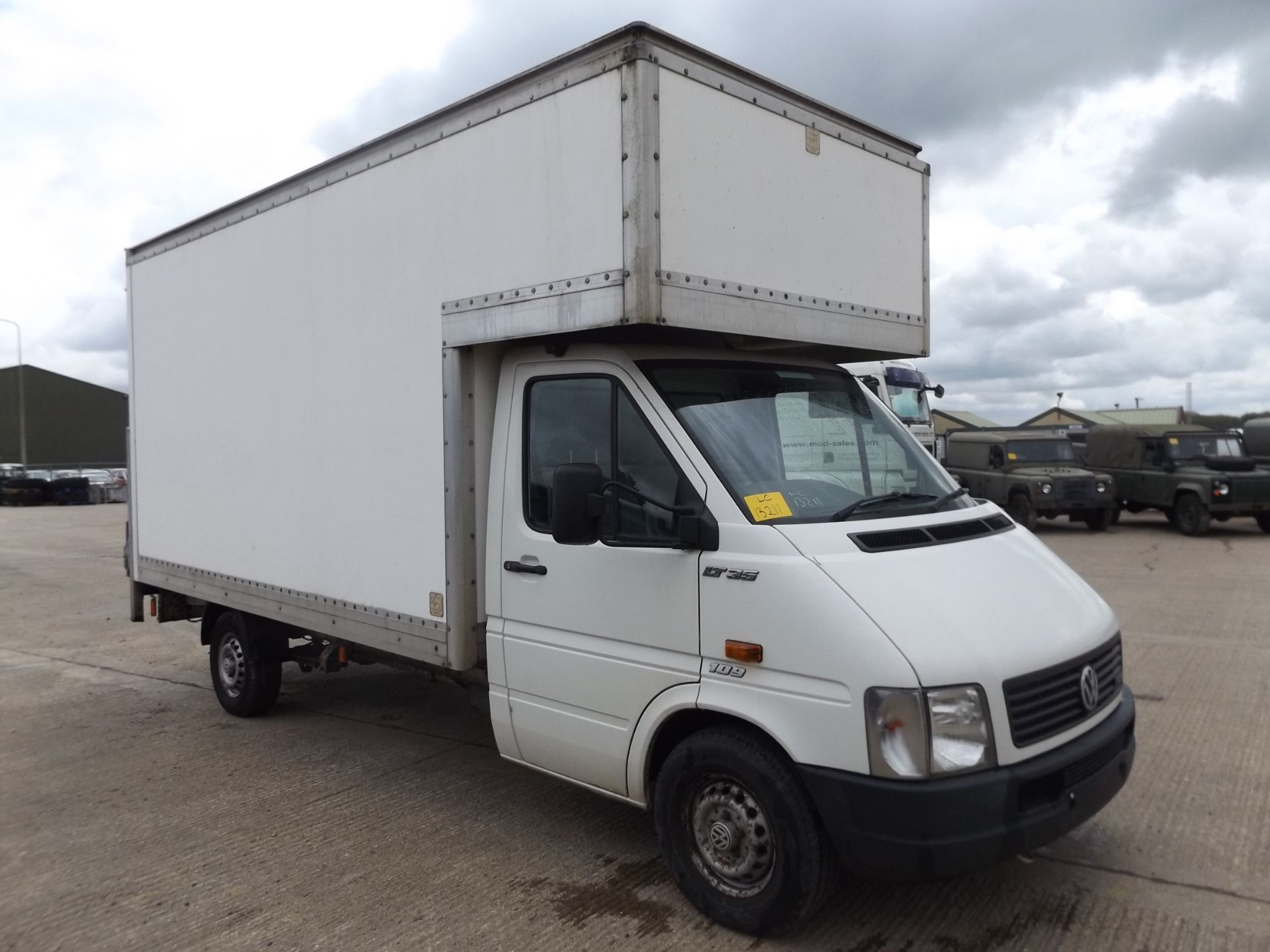 Volkswagen LT35 109 Luton Van complete with Tail Lift