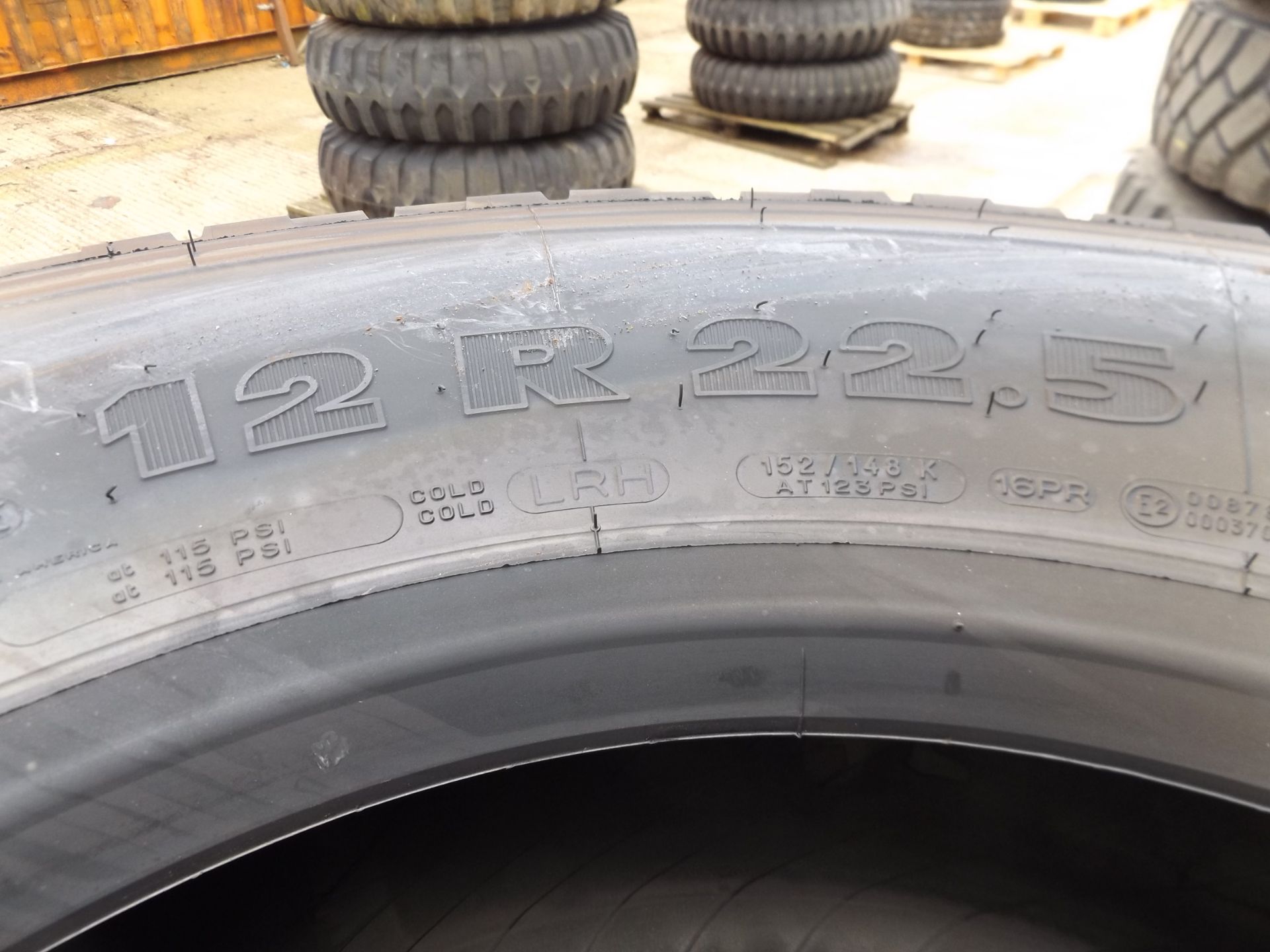 4 x Michelin 12R 22.5 XZY-2 Tyres - Image 4 of 7