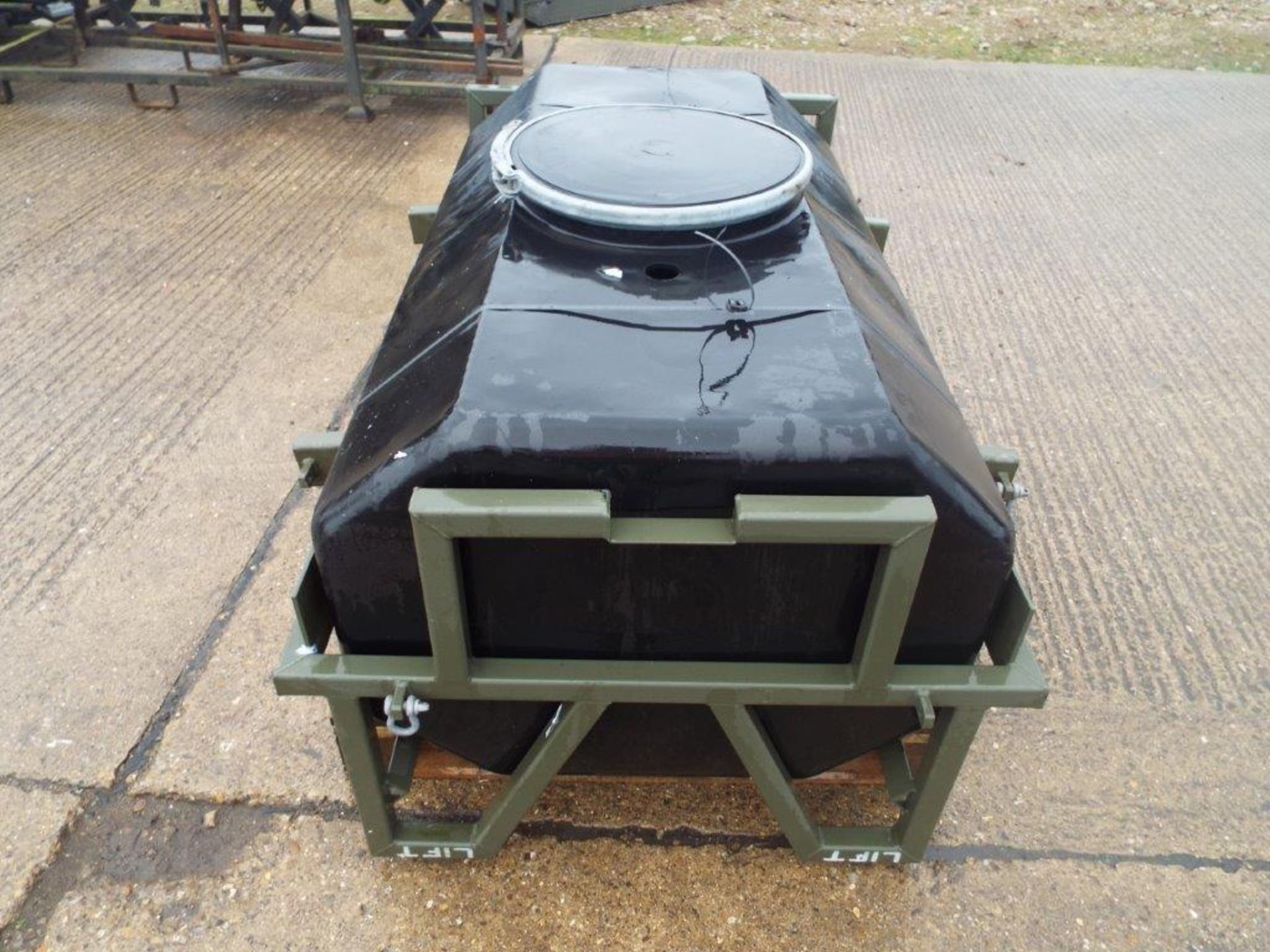 Trailer Mountable Water Tank with Frame - Image 4 of 7