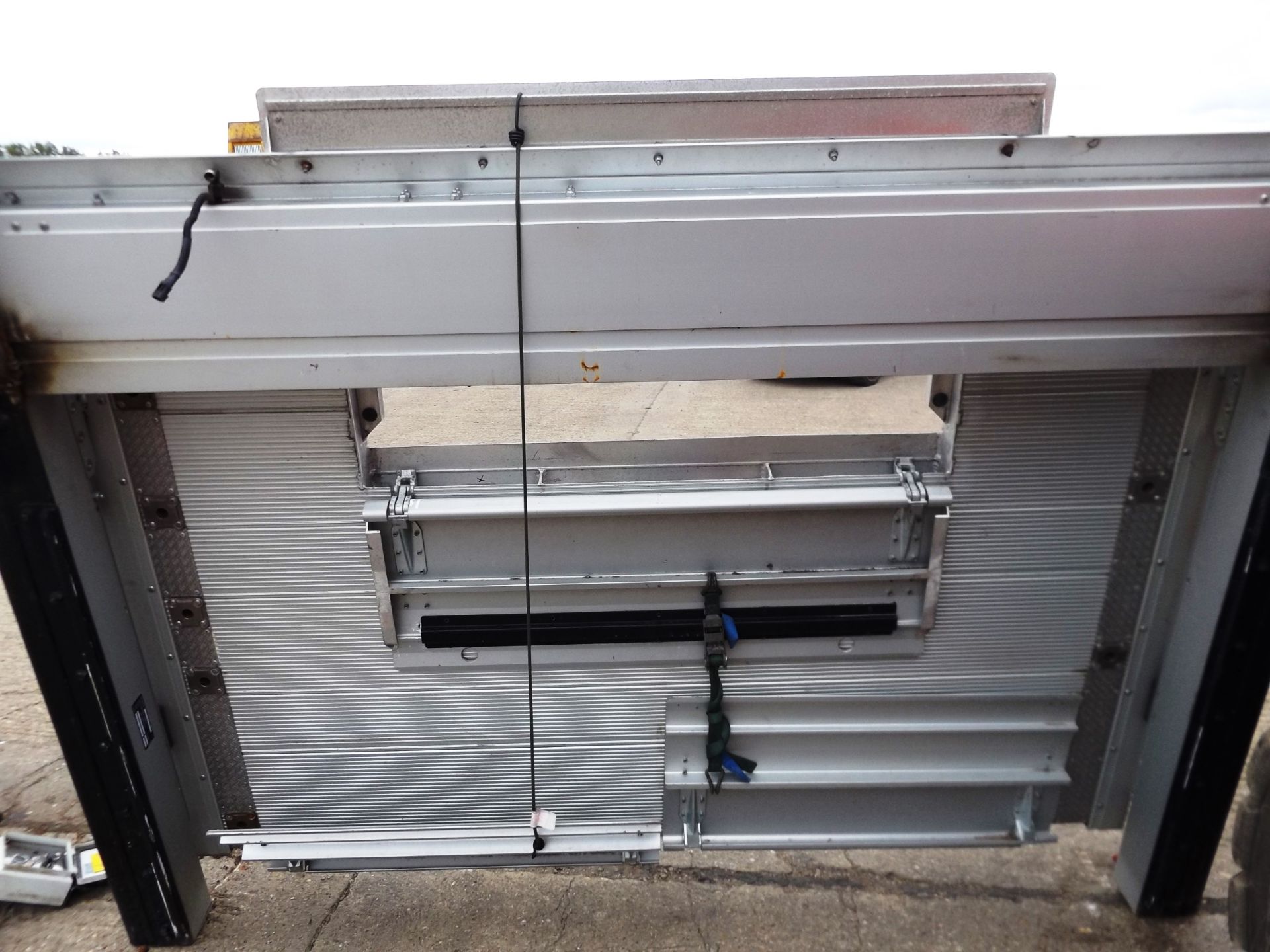 1000kg Tail Lift complete with hydraulic pump and control unit - Bild 2 aus 9