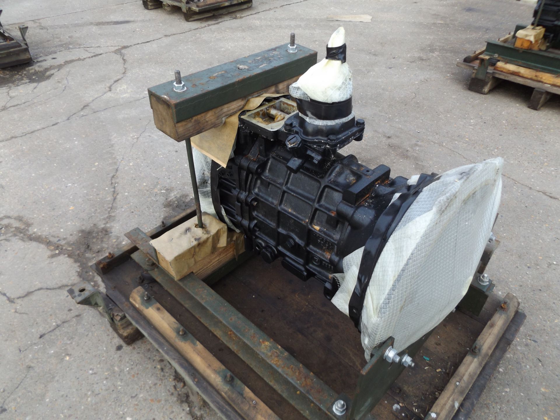 A1 Reconditioned Land Rover  LT77 Gearbox - Image 3 of 8