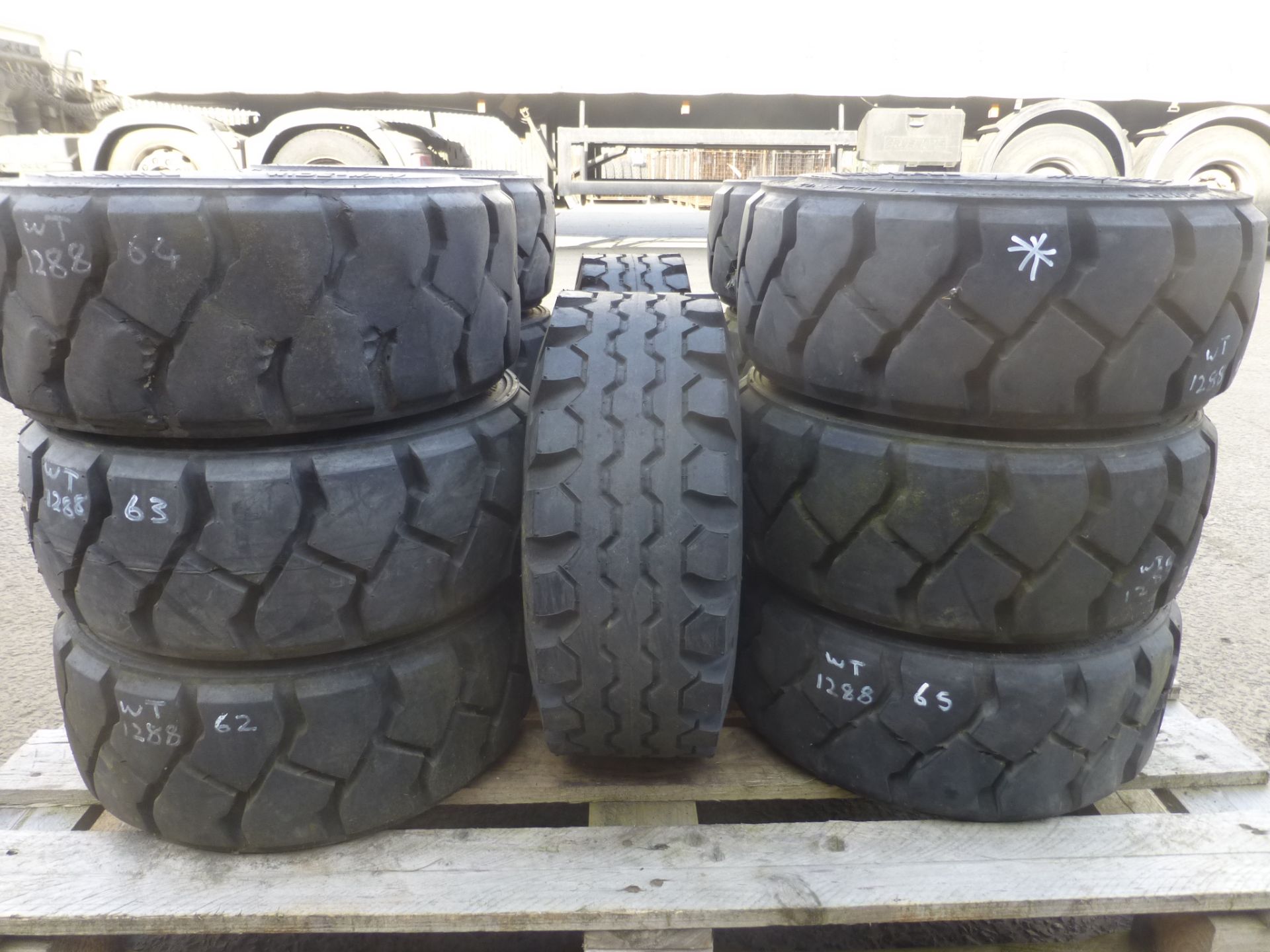 14 x Mixed 18x7-8 Continental and Widewall Tyres - Bild 2 aus 8