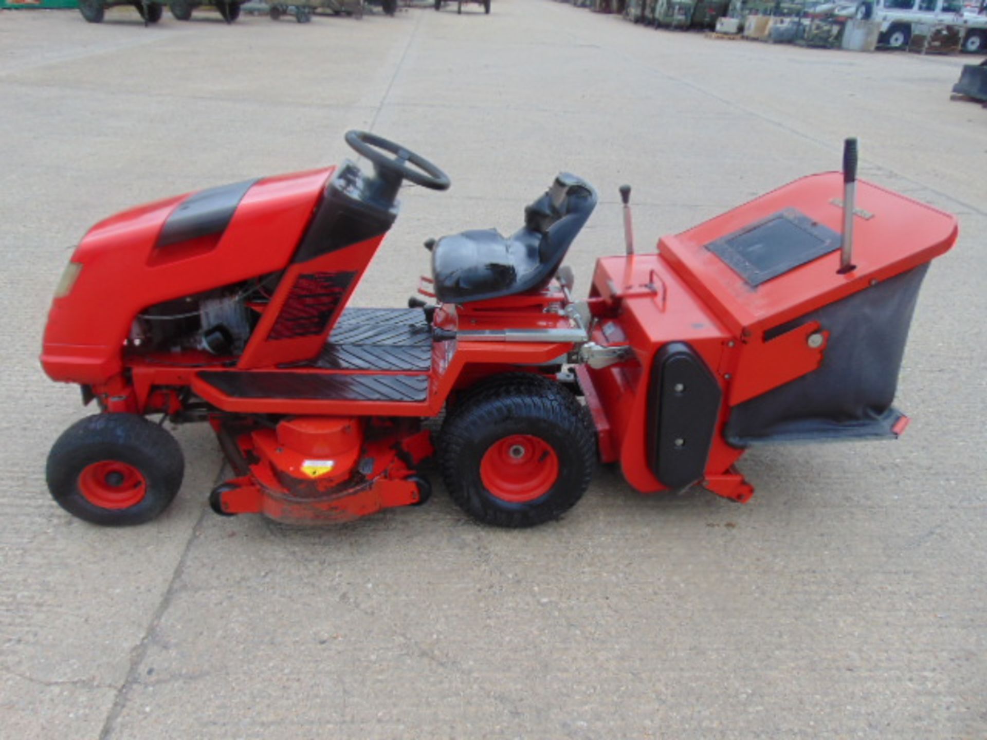 Countax K18 Twin Ride On Mower with Rear Brush and Grass Collector - Image 4 of 17