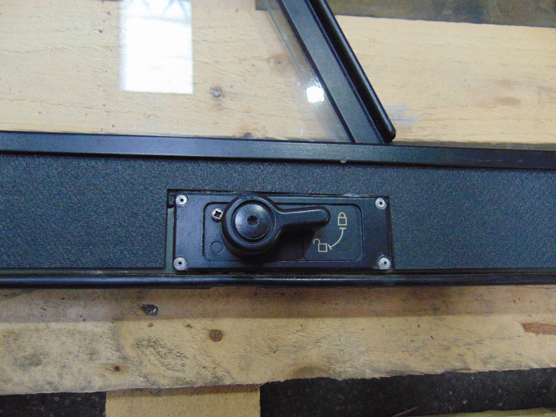 Land Rover Defender LH Side Screen Assy - Image 4 of 4